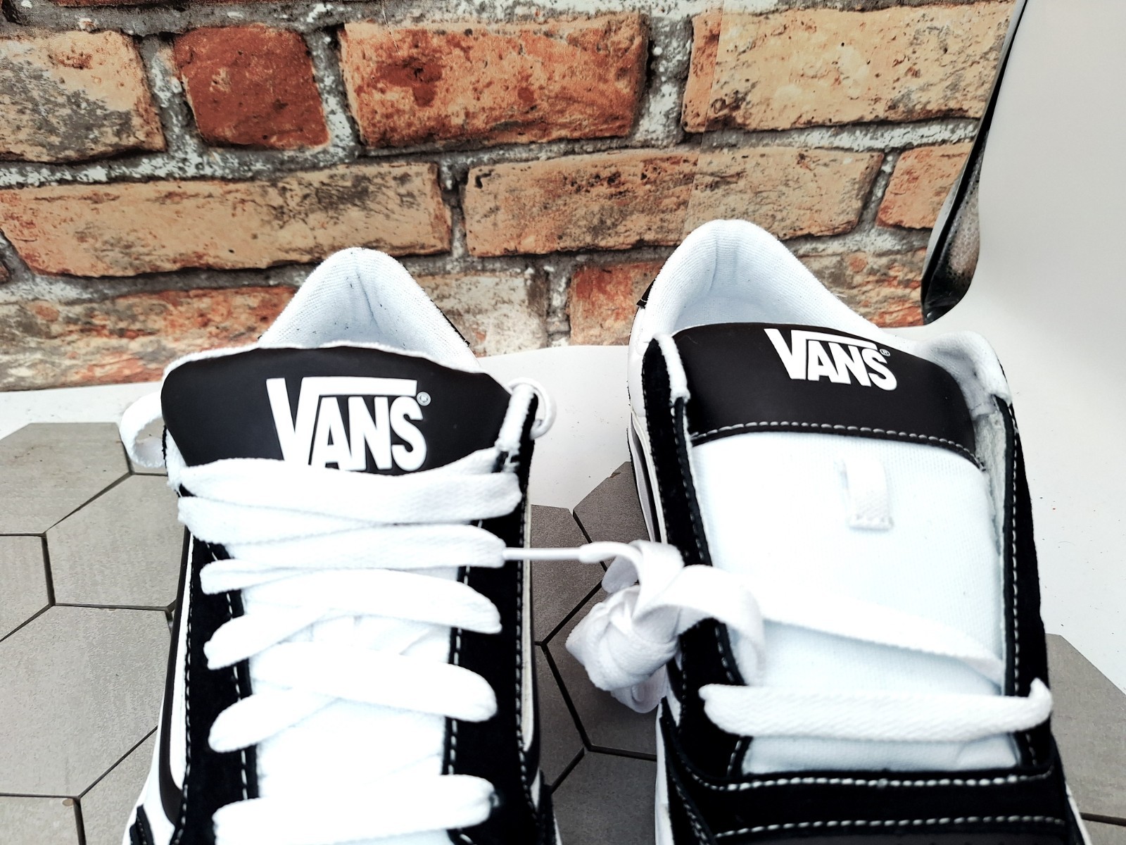 VANS Hylane Black White Men Sz 10.5 Chunky Skate Sneaker Old Skool Knu