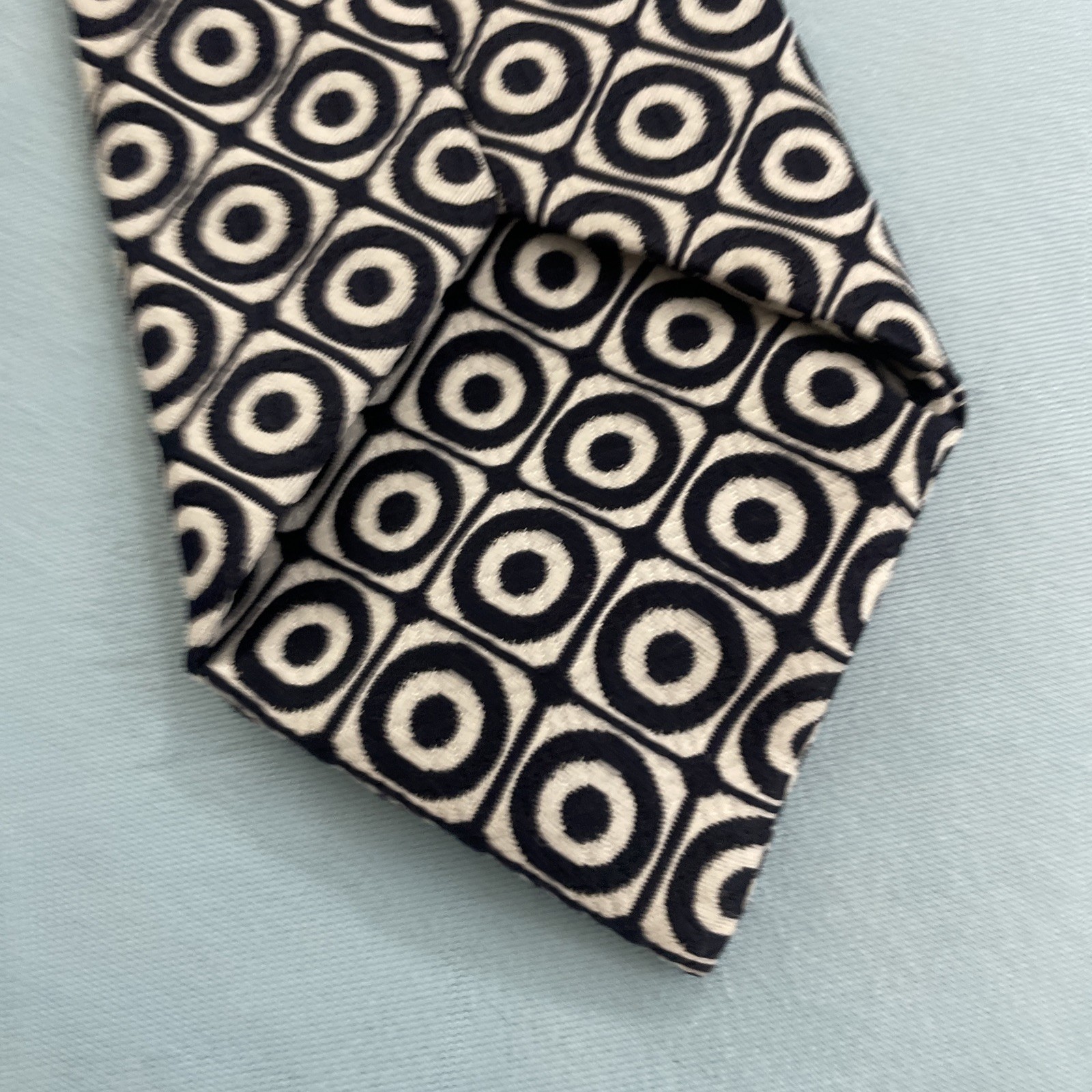 Commodore Trevira Atomic MCM Tie Geometry Circles Blue Wide Vtg 60s Necktie 4×51
