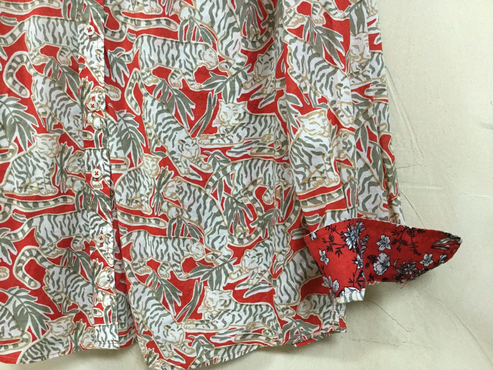 Talbots women Petite Size XLp Blouse Top Shirt Button safari Animal Red Green