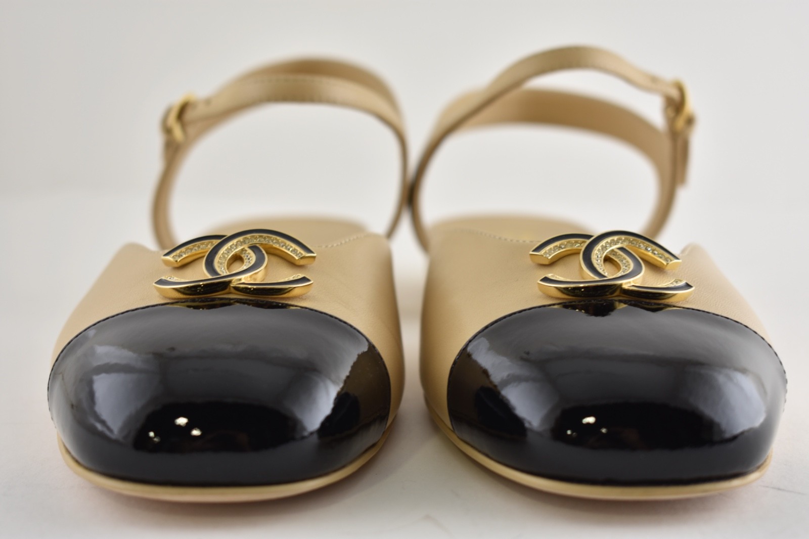 Chanel 25P Beige Black Gold CC Slingback Ankle Strap Ballerina Ballet Flat 40.5