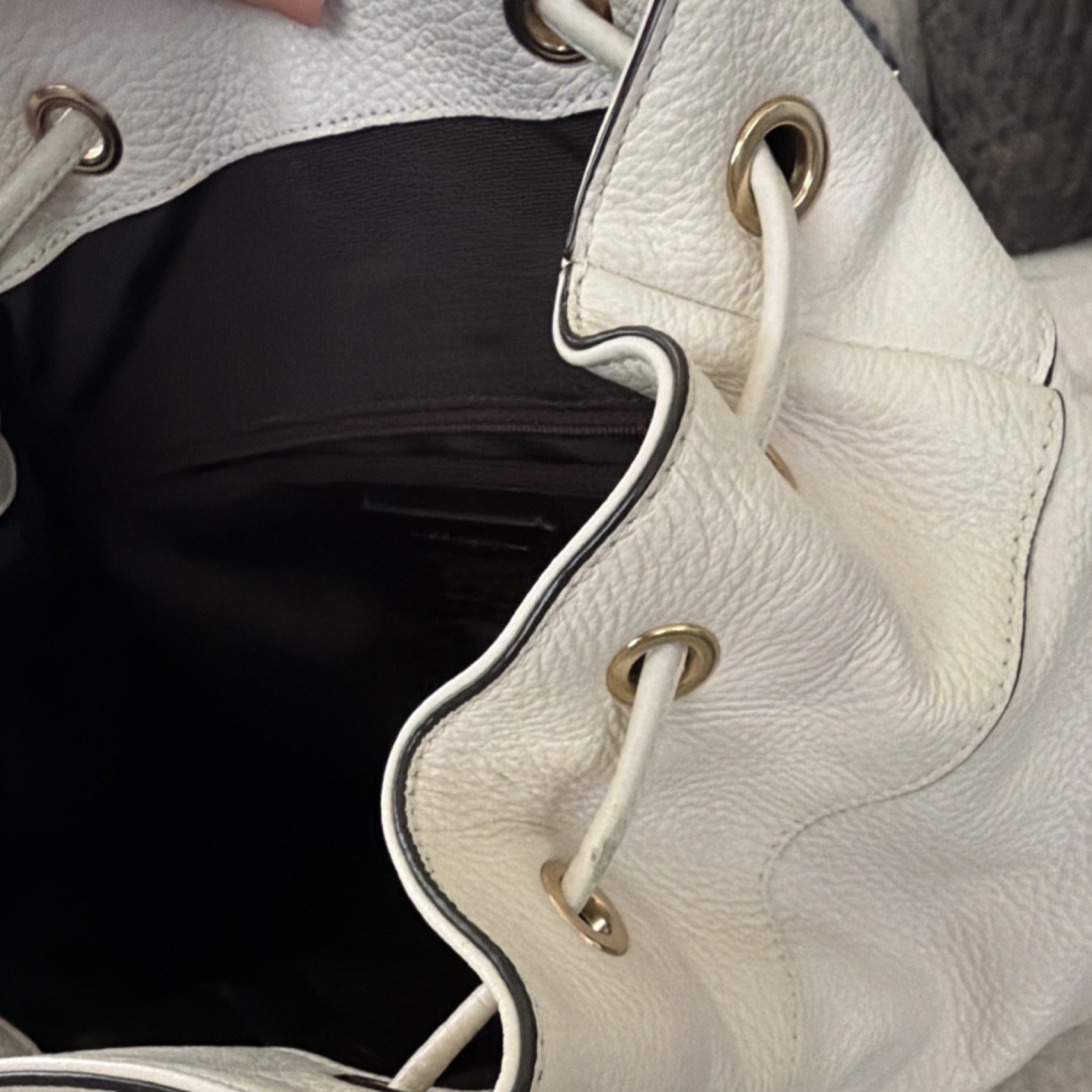 Coach White Drawstring Backpack Turn Lock, Gold Hardware, Detachable Strap