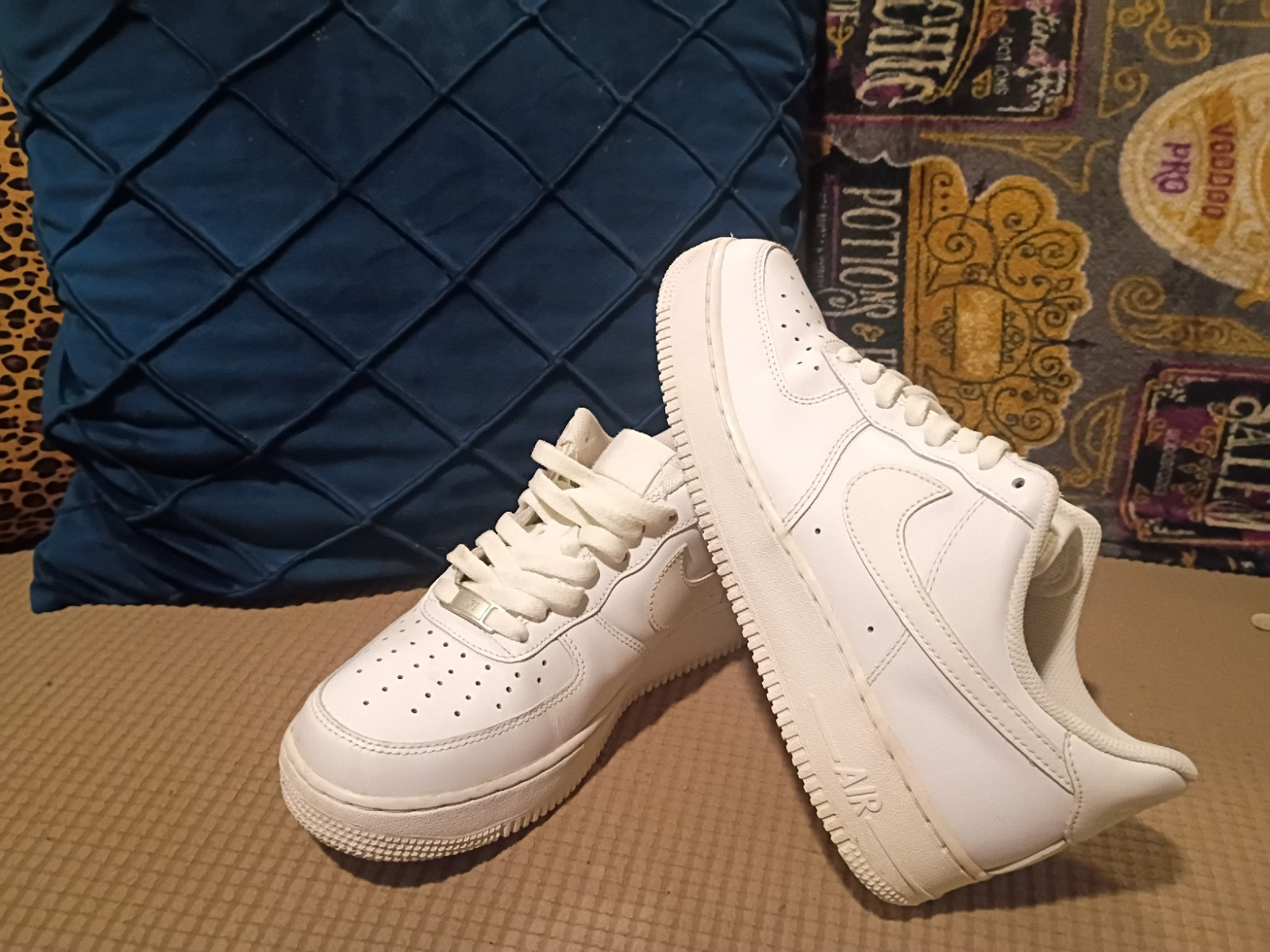 Nike Air Force 1 White Low Top Lace Up Athletic Sneakers mens 8.5 /women’s 10.5