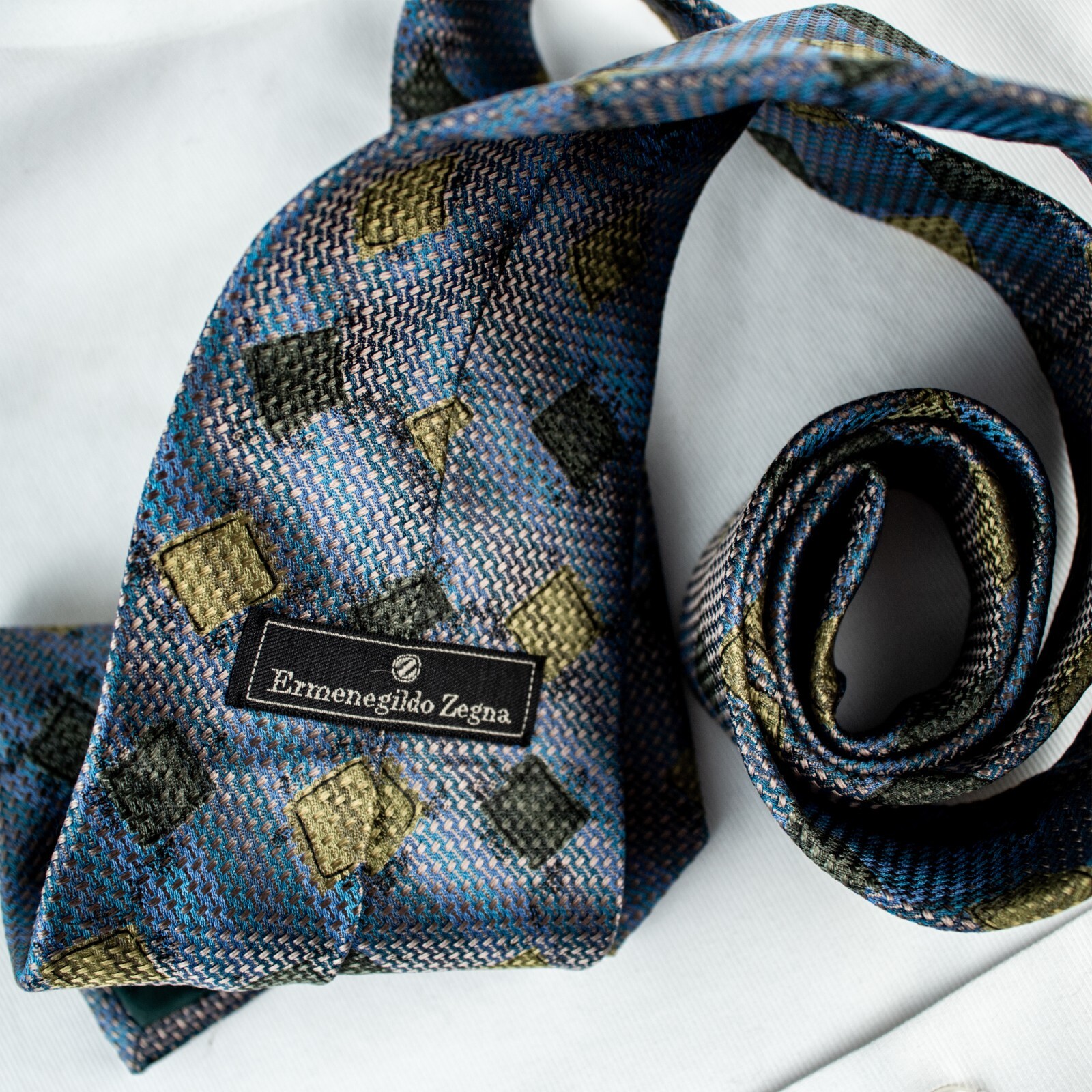 ERMENEGILDO ZEGNA Blue Yellow Green Geomet Silk Woven Necktie TIE 58″L x 3.75″W