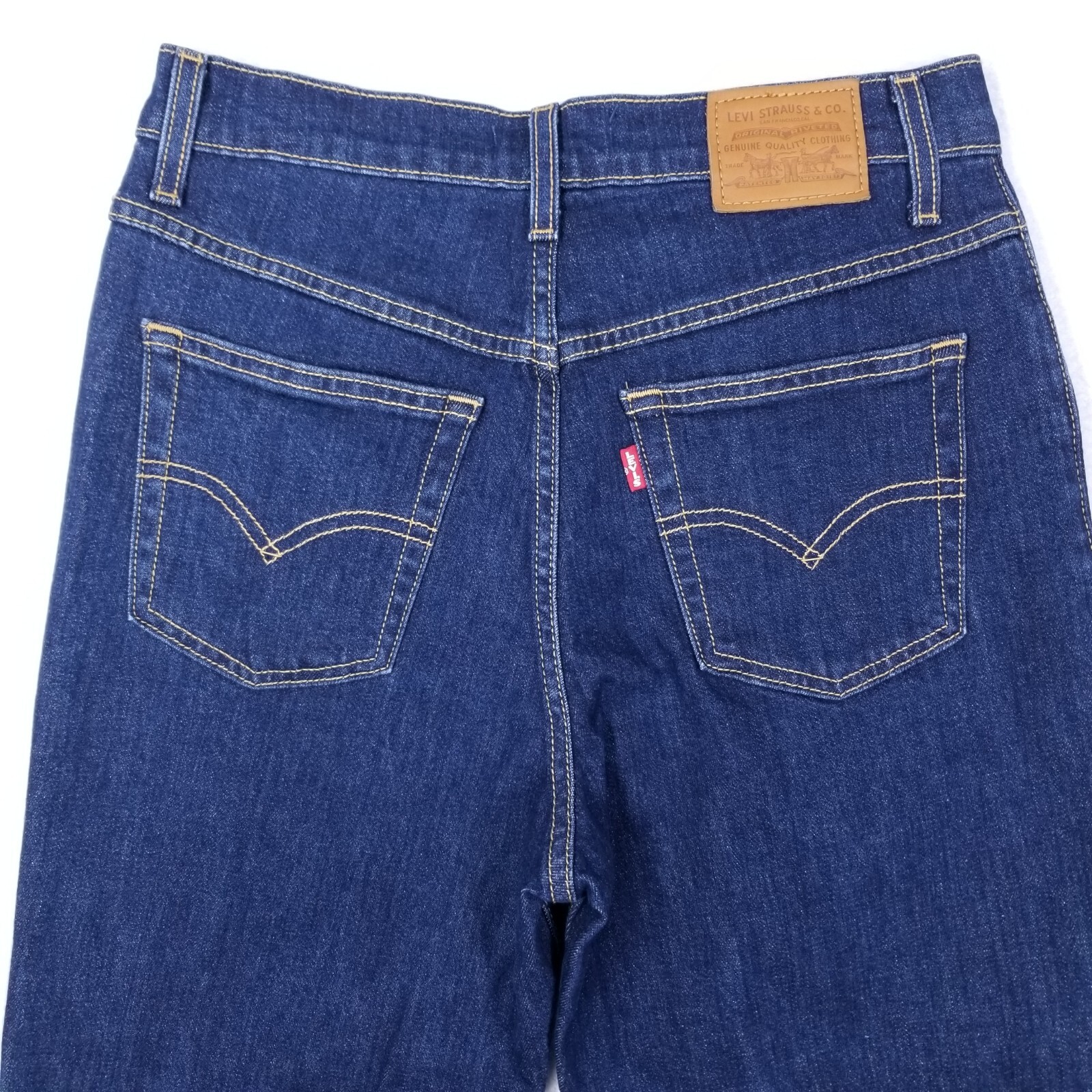 Levi’s Big E Mom Jean Women’s Denim Blue Jeans Size 26 (Measures 27×27) Hi Rise
