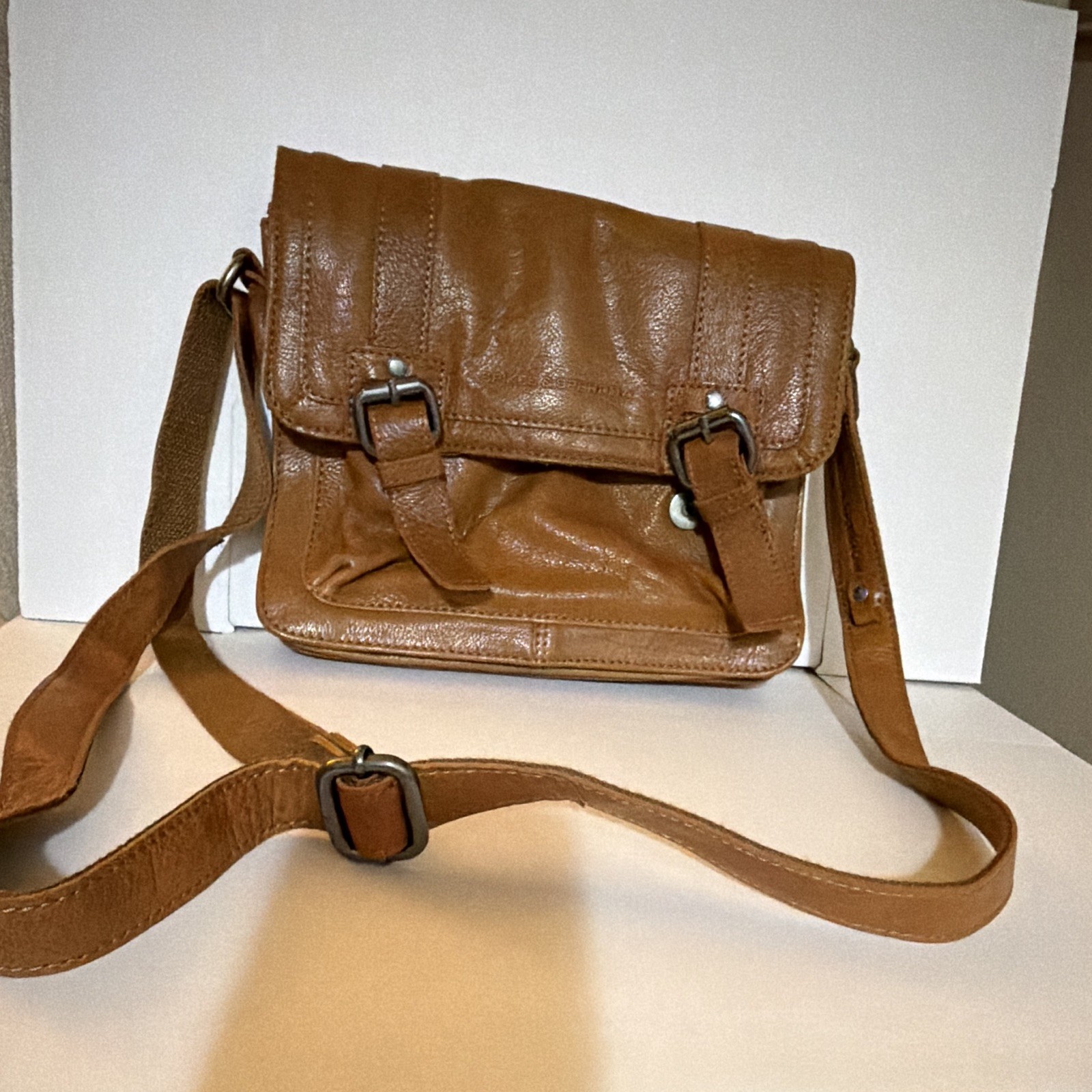 Spikes & Sparrows Women’s Brown Crossbody Bag Buckle Flap Zip Pockets Bronze