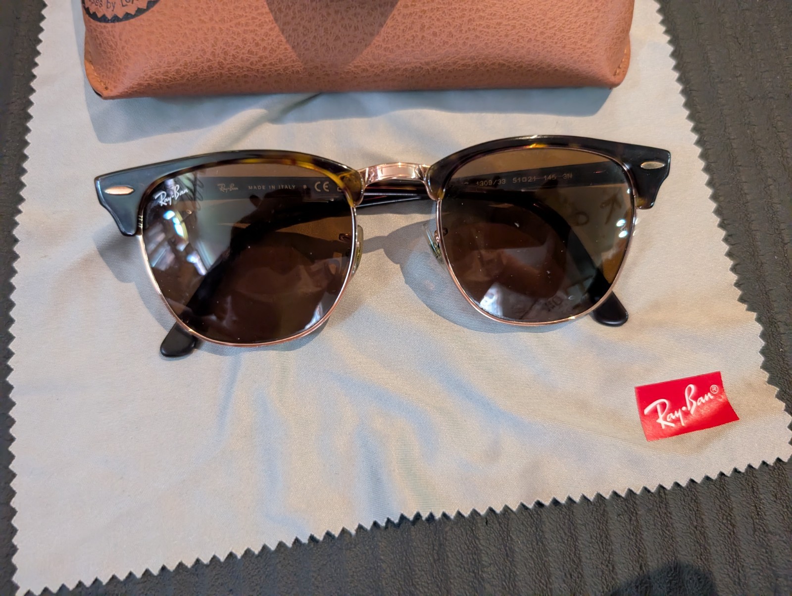 Ray-Ban Bundle SetClubmaster Tortoise Gold & Erika Matte Black Sunglasses Cases
