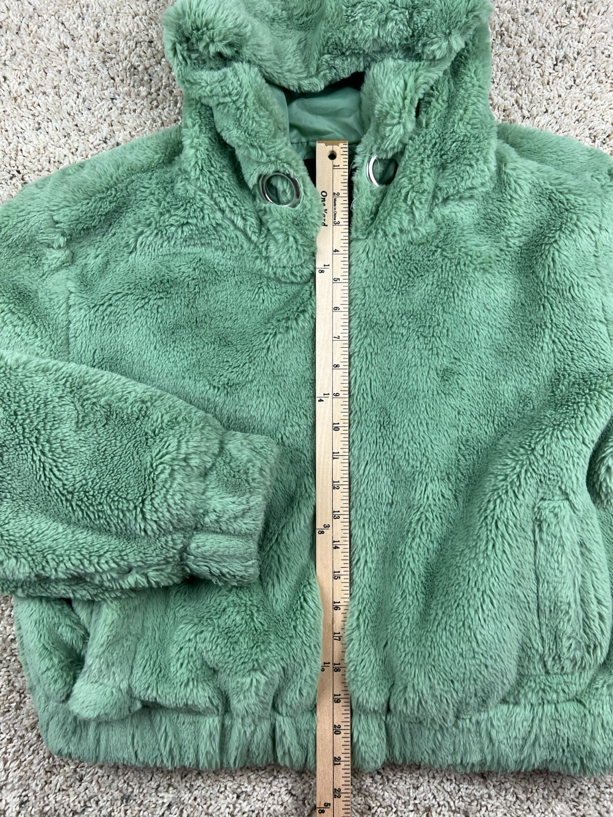 Ambience Outerwear Women’s Green Faux Fur Fluffy Soft Jacket size L Full Zip