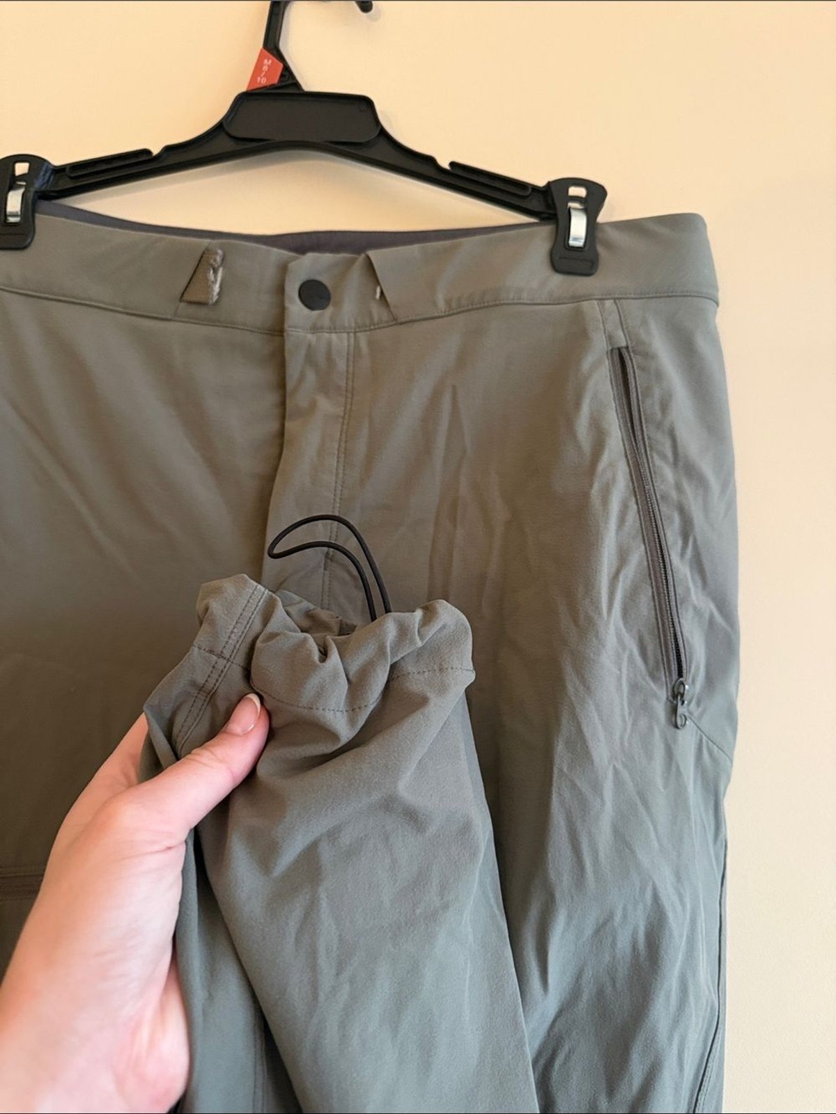 Arc’teryx Men’s Olive Green Technical Cargo Pants