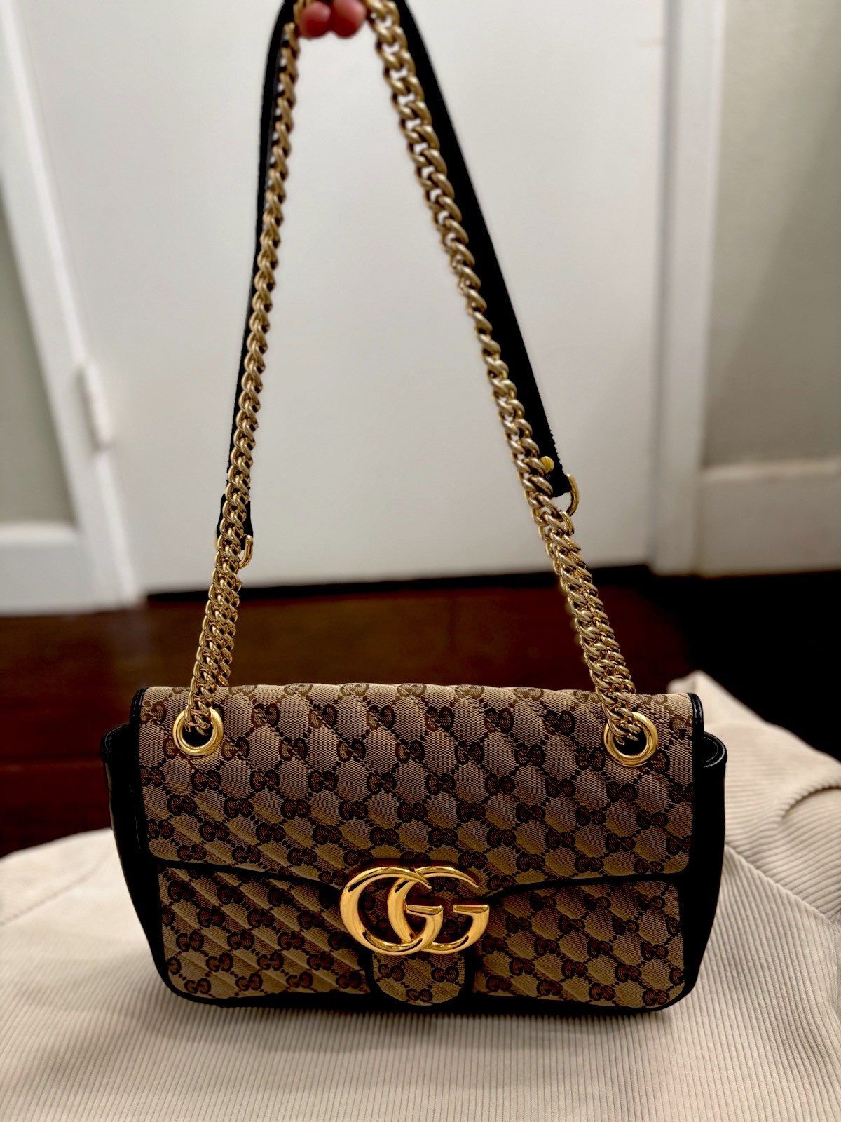 Gucci GG Marmont medium shoulder bag