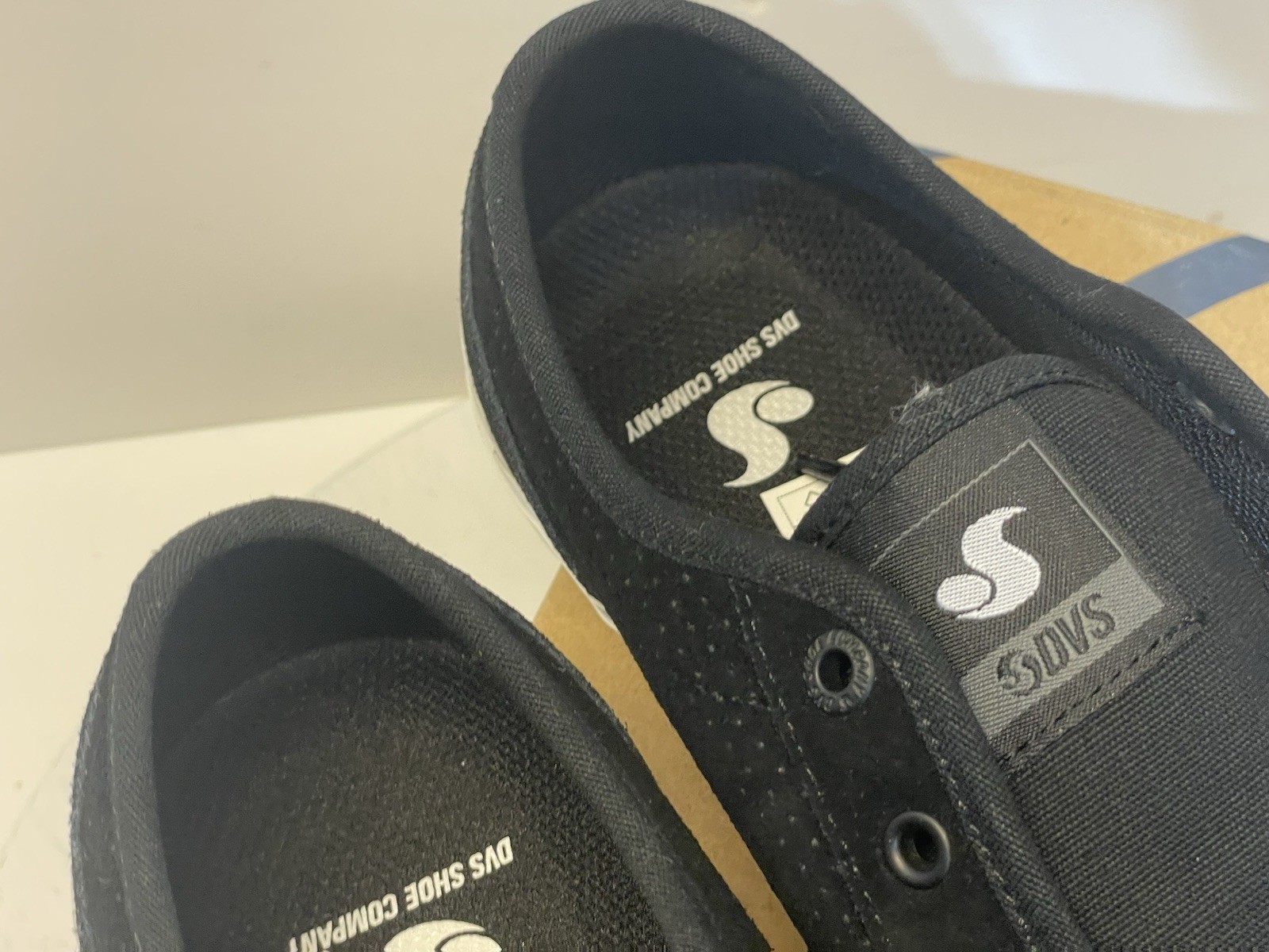 New! DVS CEDAR Skate Shoes Black White Suede Woman’s Sz US 9.5 Or Men’s 7.5! Rad