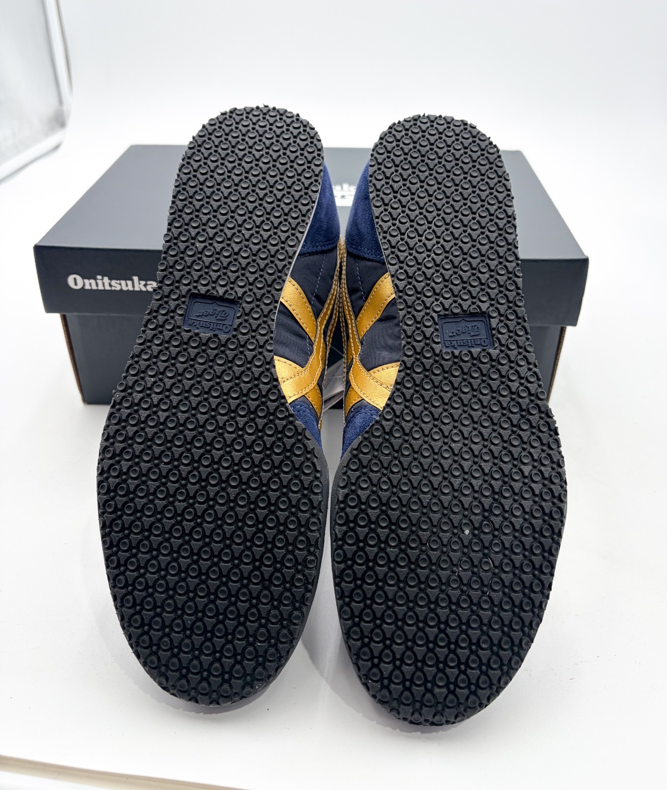 【NEW】Onitsuka Tiger SERRANO MIDNIGHT /PURE GOLD Daily Sneaker (Men’s US 6.5)
