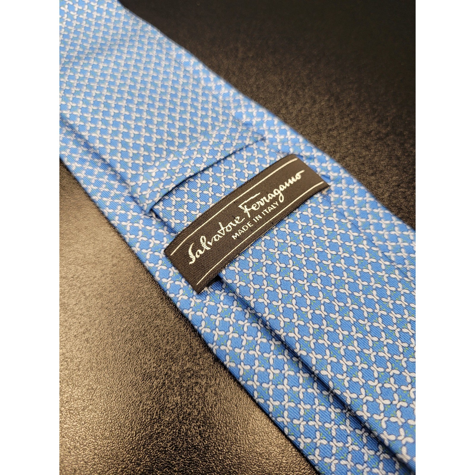 Salvatore Ferragamo Men’s Necktie Blue Geometric Silk 3.25″ x 58″ Excellent