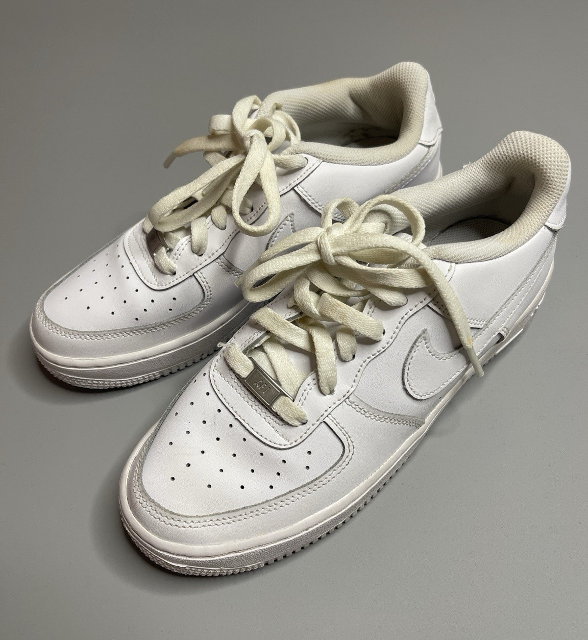 Nike Air Force 1 Low Top White Leather Lace-Up Sneakers Kids 6.5Y