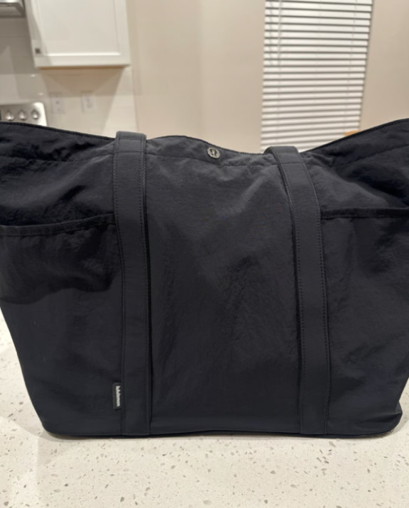 NWT Lululemon Daily Tote Bag 20L Large Multi Pocket Shoulder Gym Travel Black