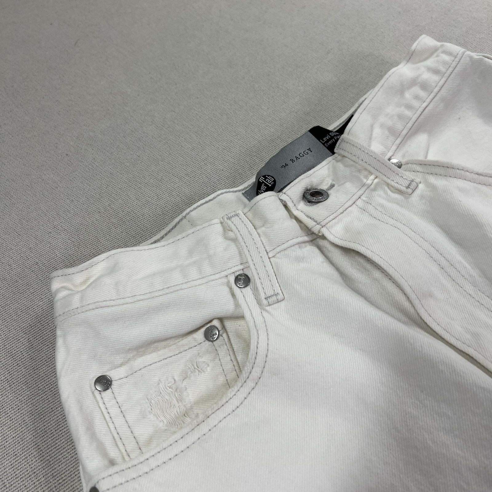 Levi’s SilverTab 94 Baggy Jeans Womens 28×30 White High Rise Straight Distressed