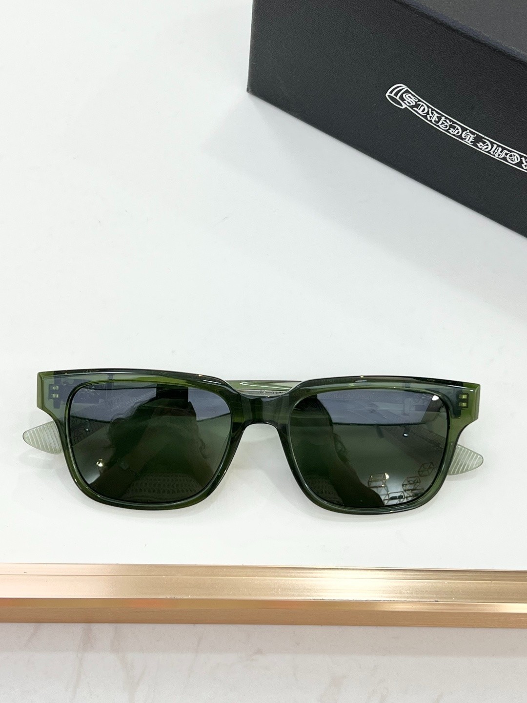CHROME HEARTS MODEL：VAGILLIONAIRE II Sunglasses SIZE：56口19-152 🐱 1424 1624