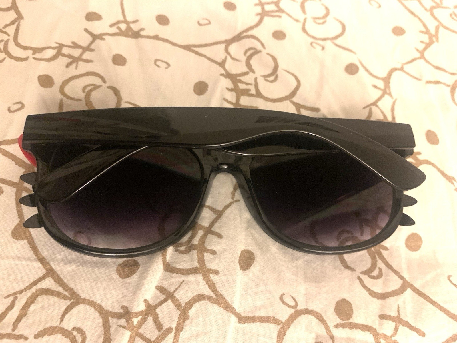 Hello Kitty Novelty Cat Eye Sunglasses Black Plastic Frame Purple Gradient Lens