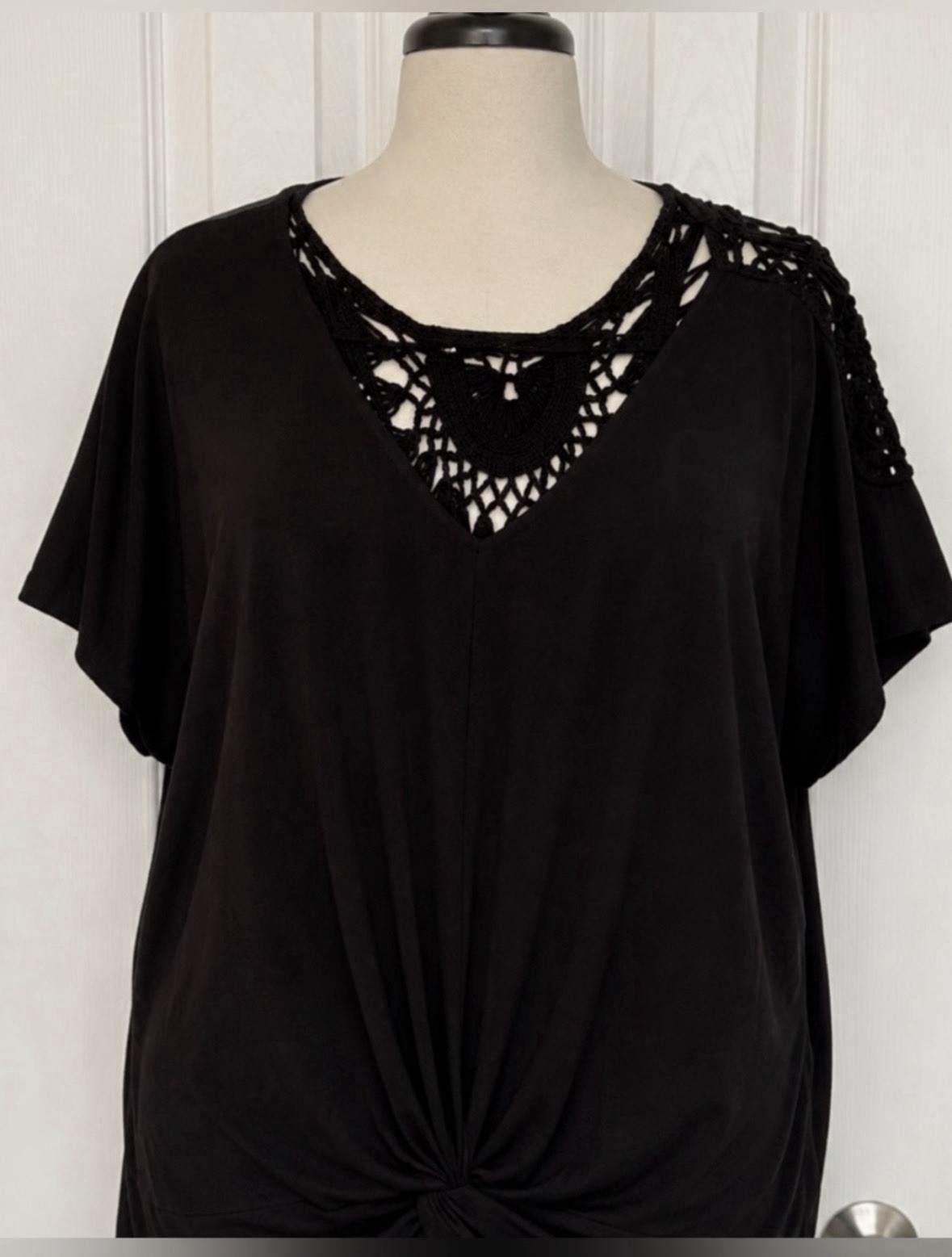 Torrid Black Solid Scoop Neck Crochet Yoke Short Sleeve Top – 5XL
