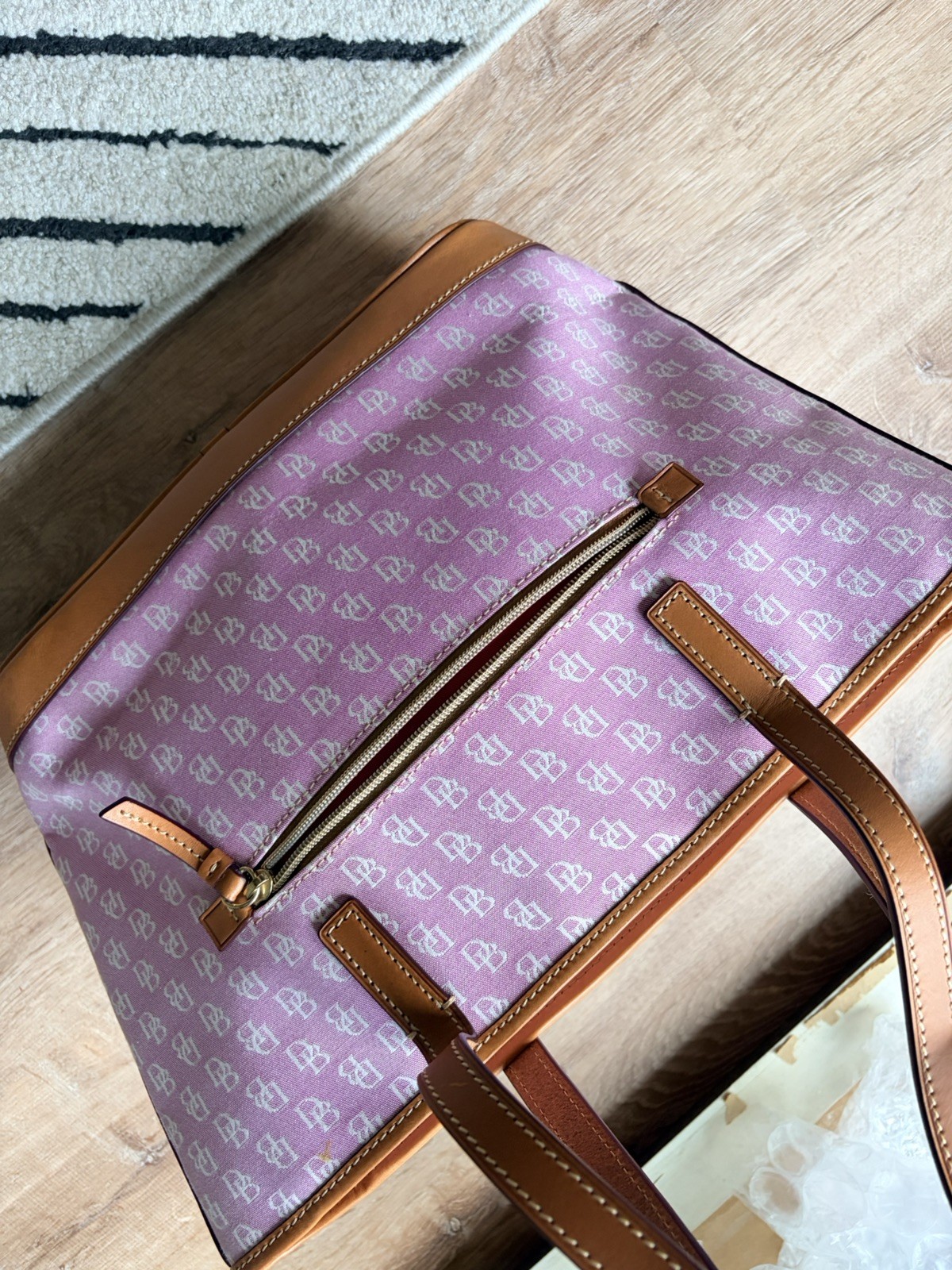 Dooney & Bourke Womens Jacquard Pink Monogram Gold Bottom Feet Handbag