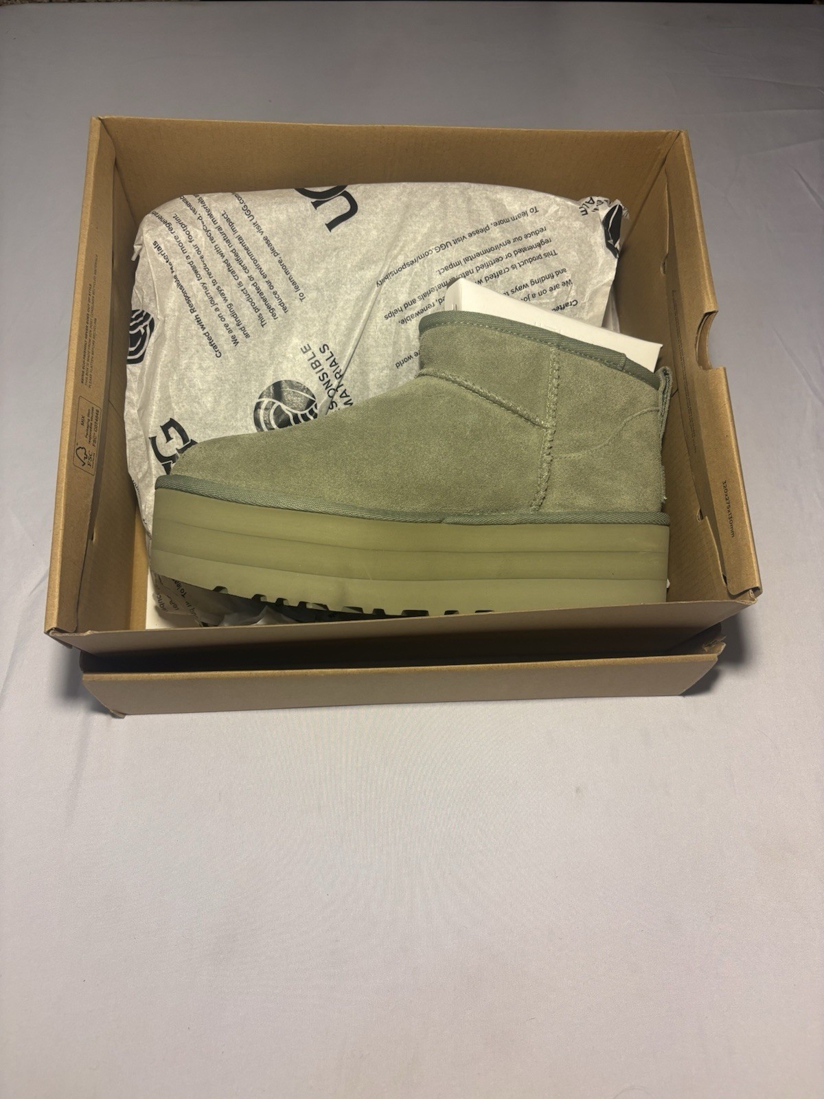 UGG Classic Ultra Mini Shaded Clover Water-resistant Suede Platforms W Size (8)