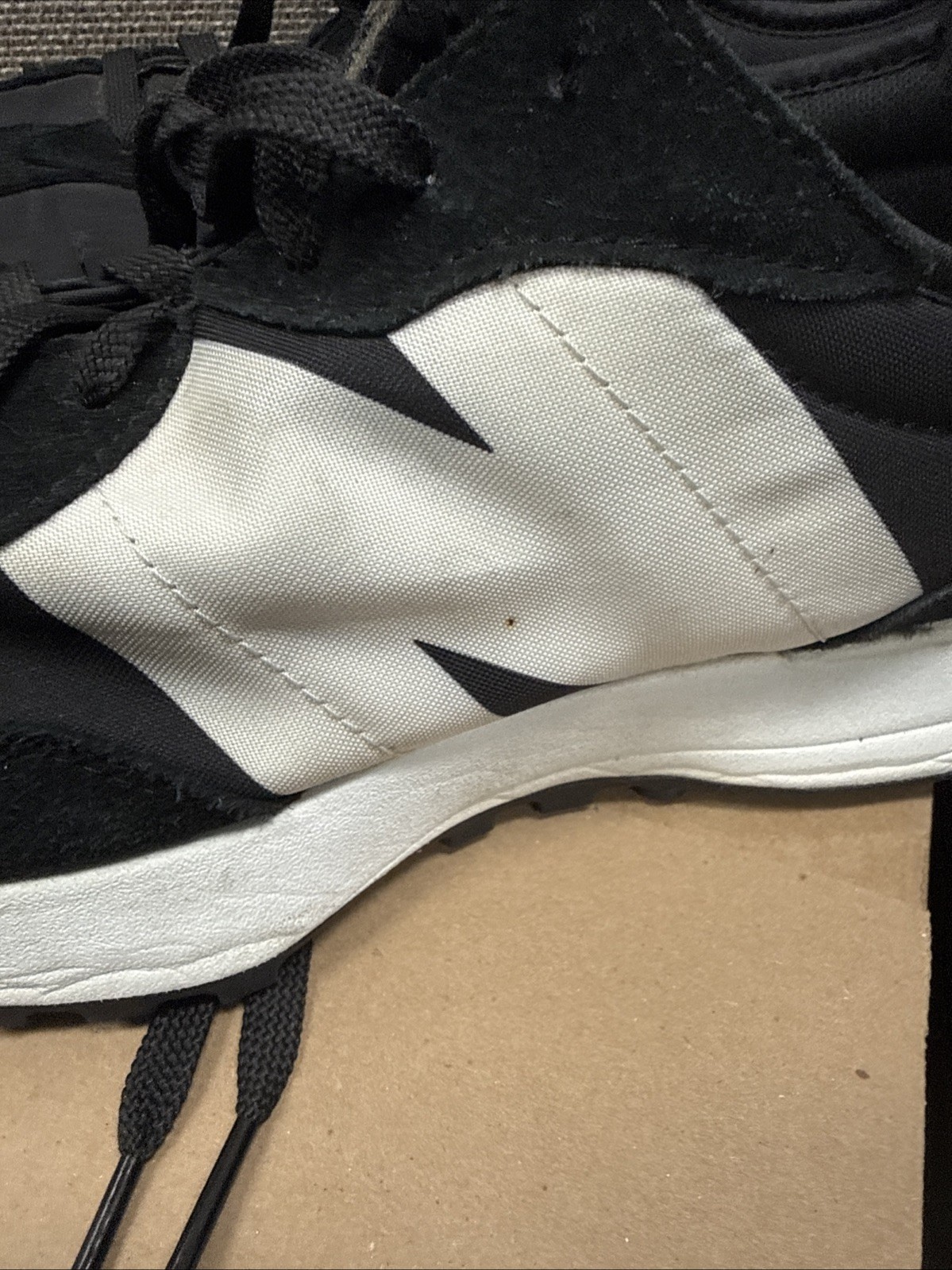 New Balance 327 Black White Suede Nylon Mens 12D Sneakers Athletic Sneakers