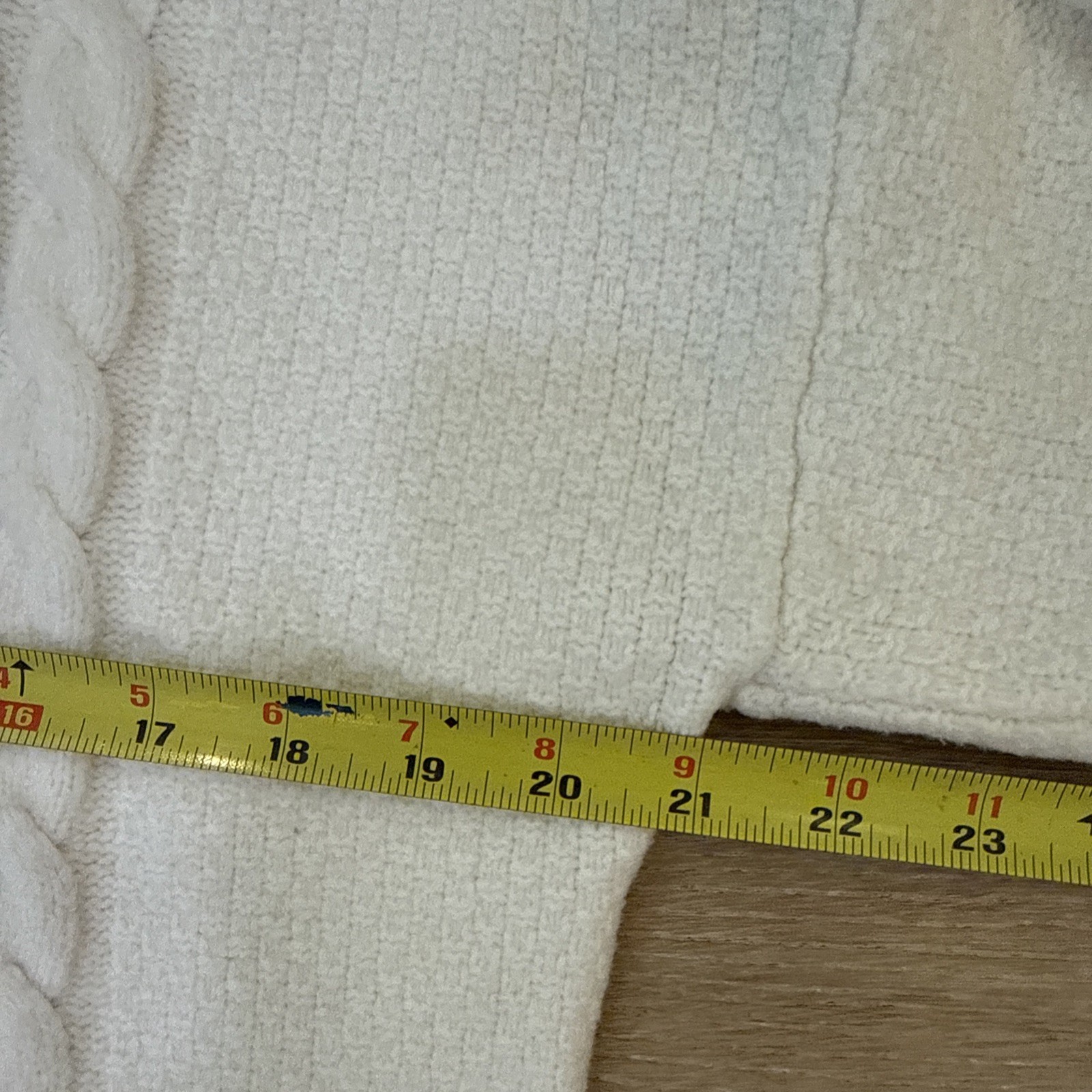 Abercrombie and Fitch Oversized Fluffy Cable Crew Neck Sweater – Medium – EUC