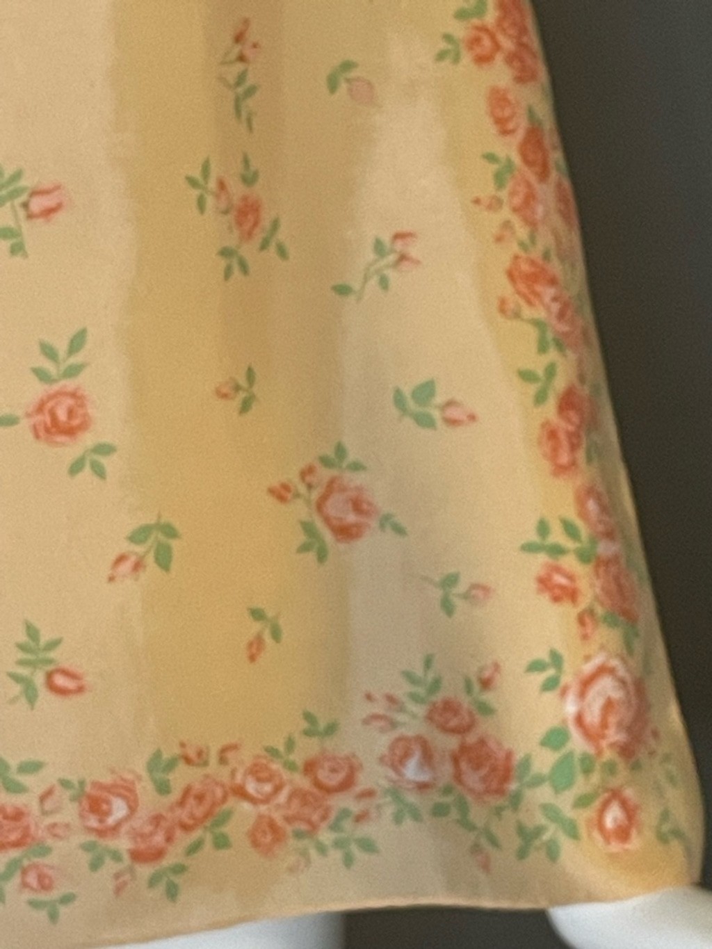 Vintage Tangerine Rose Print Scarf 23 In Excellent Condition