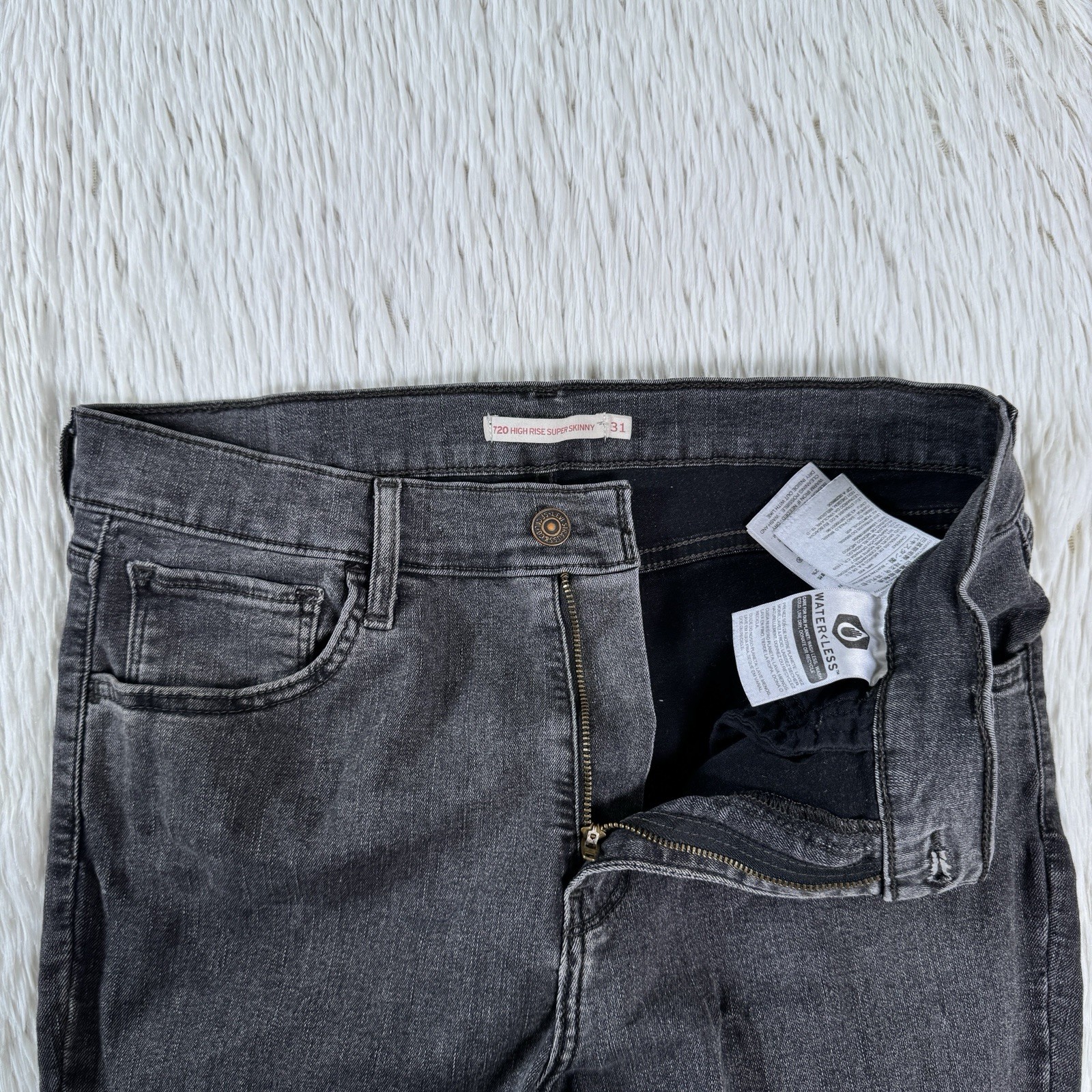 Levi’s 720 Charcoal Wash High-Rise Super Skinny Denim Jeans Women’s Size 31
