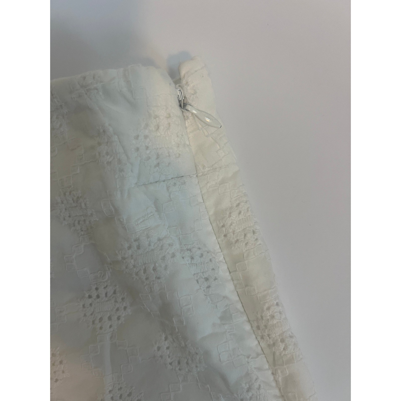 Banana Republic Womens White Cotton Eyelet Shorts Side Zip Size 6