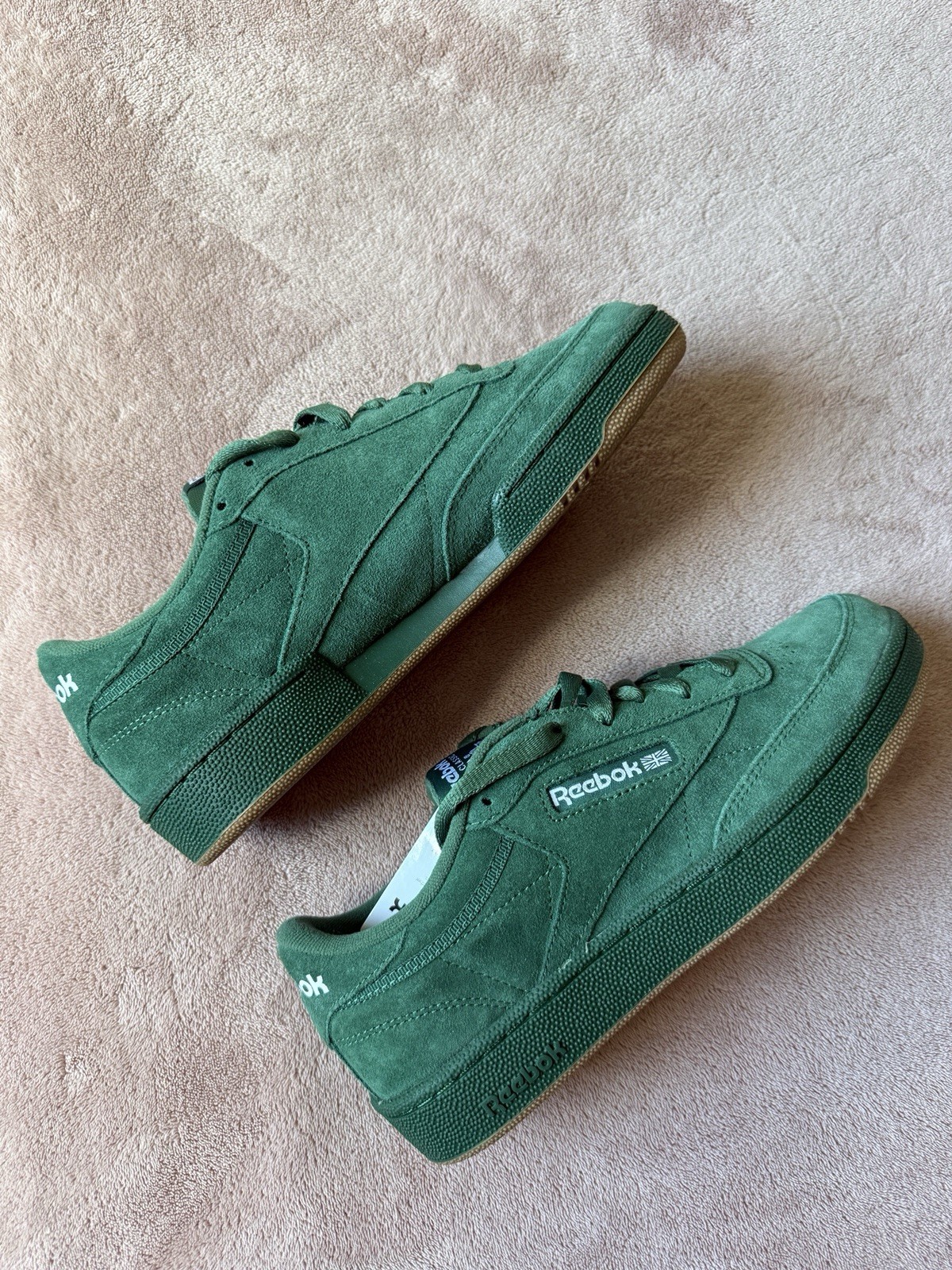 Reebok Classic Green Suede Low-Top Lace-Up Sneakers Gum Rubber Sole