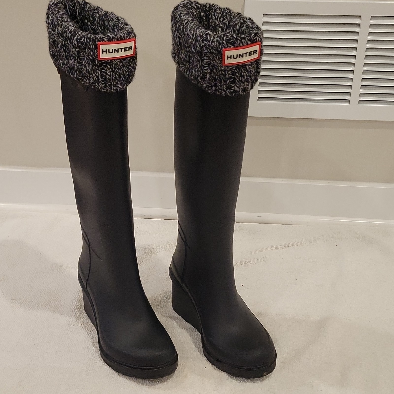 Hunter Original Tall Black Waterproof Knee High Rain Boots w/ Socks US 6