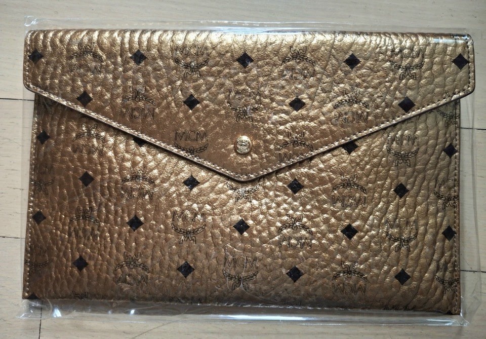 100% AUTHENTIC MCM POUCH / ENVELOPE / BRAND NEW / GOLD with Box