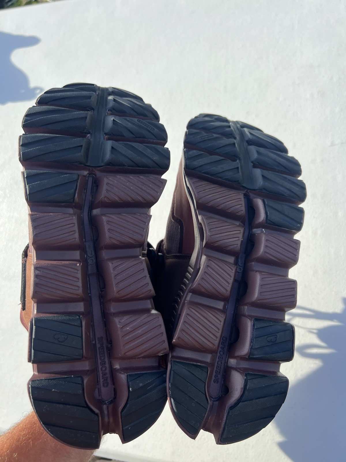 Men’s On Cloud Burgandy Boots Size 8