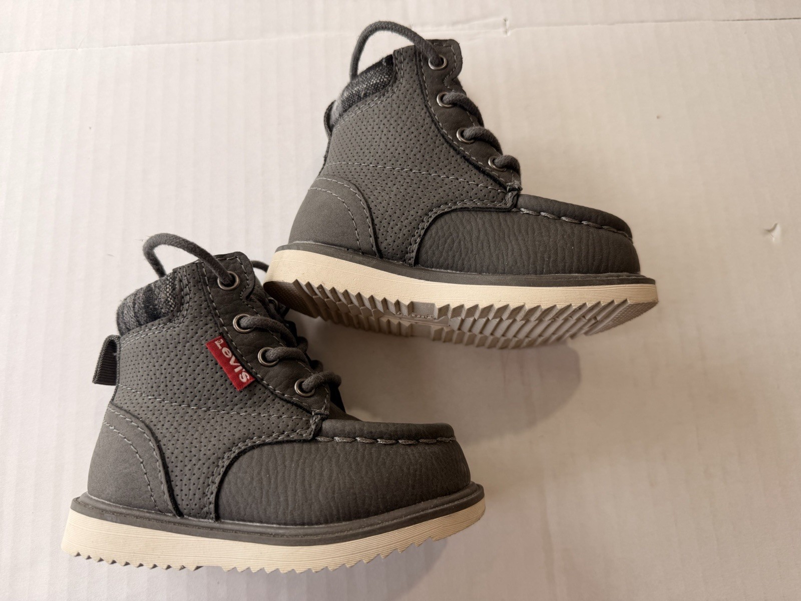 Levi’s Toddler Boys Gray Moc Toe Boots US 5 Red Tab Lace Up