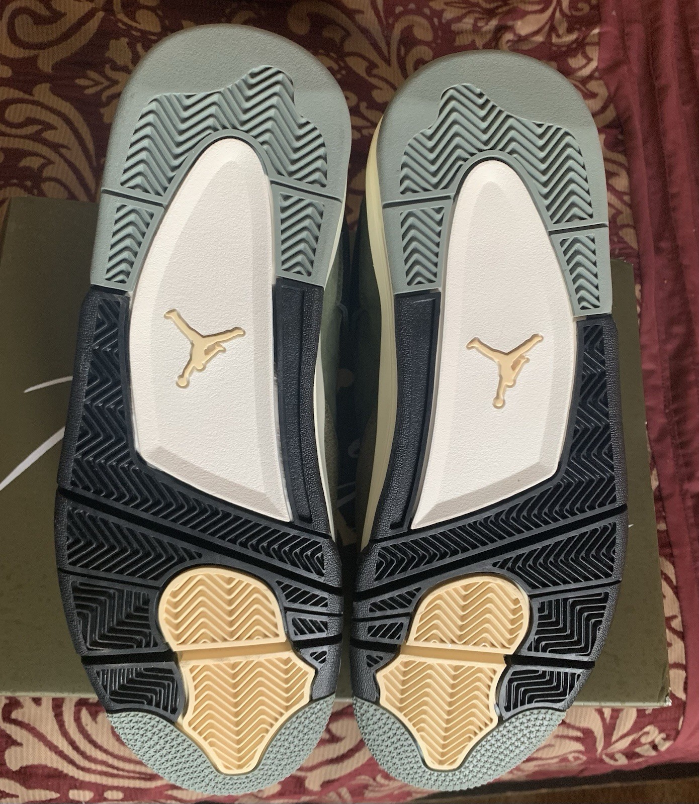 Size 10 – Jordan 4 SE Retro Low Craft – Olive W/ *FREE SHIRT INCLUDED*