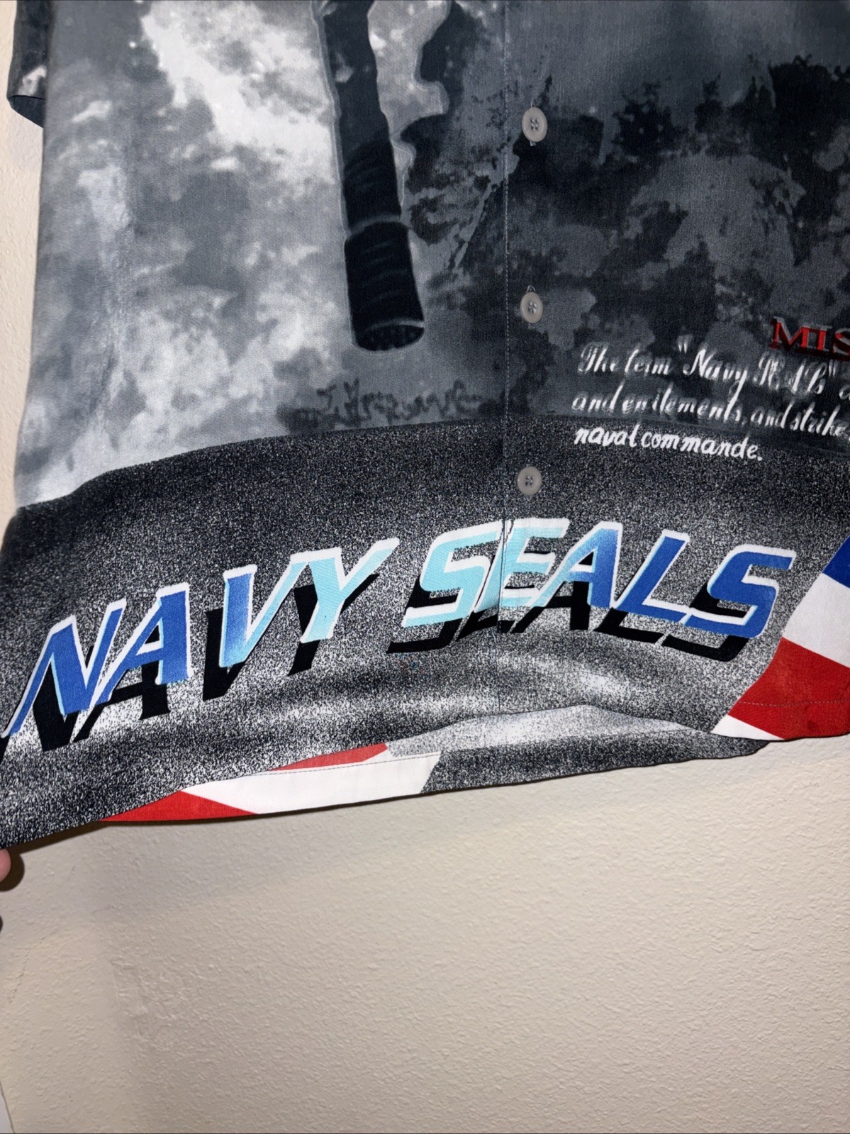 Navy Seals Graphic Picture Shirt L, Great Coloring and Smooth Feel