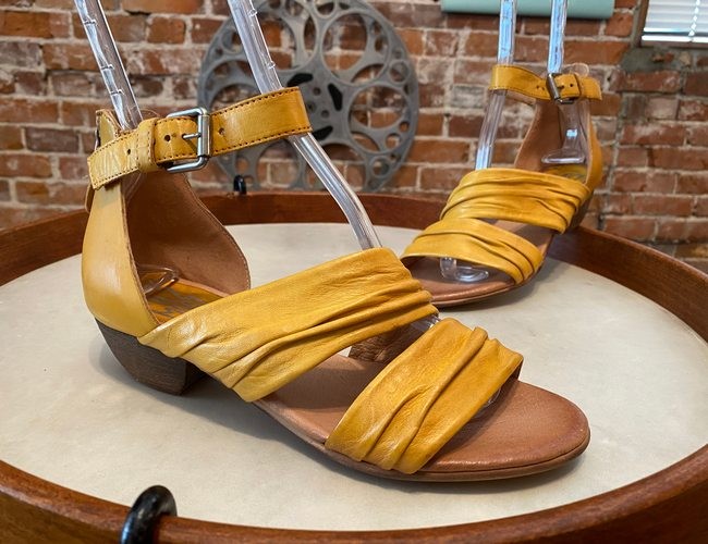 Miz Mooz Sandal Leather Ankle Strap Ruched Yellow Cassie EU 39W US 8.5W-9W New