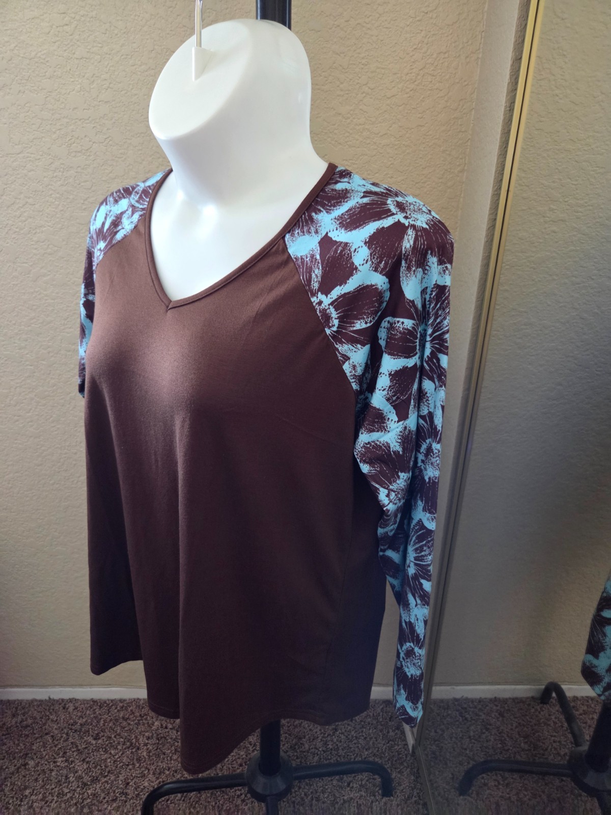 BRAND NEW: Women’s Unbranded Size XL Brown with Print Long Sleeves