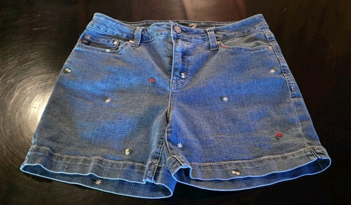 Seven7 Women’s Mid-Rise Comfort Stretch Weekend Short