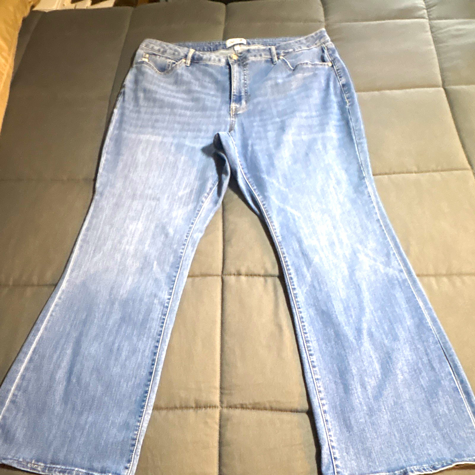Seven7 High-Rise Bootcut Jeans Blue Light Wash Stretch Pockets Plus 18W