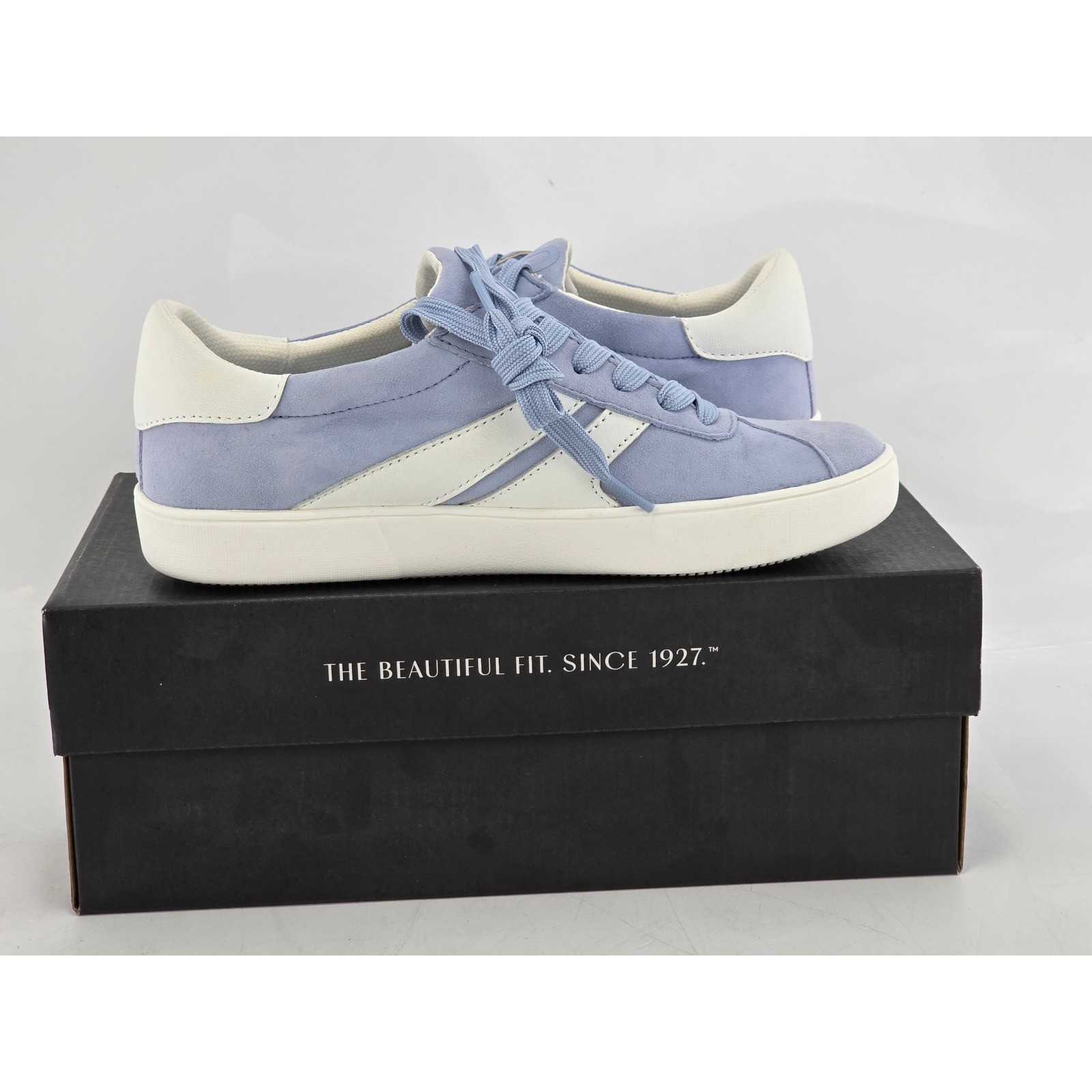 Naturalizer Medina Sneakers Womens Size 7 Ice Blue White Suede Leather – New