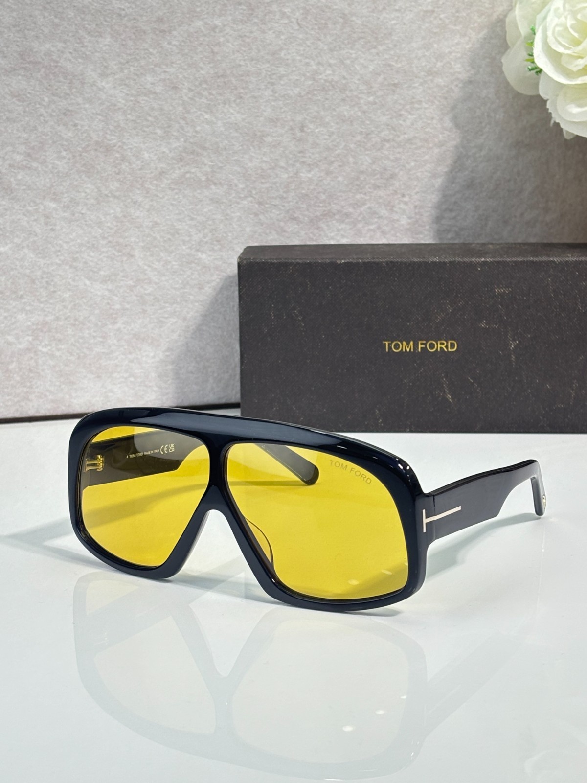 Tom Ford FT0965 Sunglasses Black Frame Yellow Lenses Shield Aviator Italy