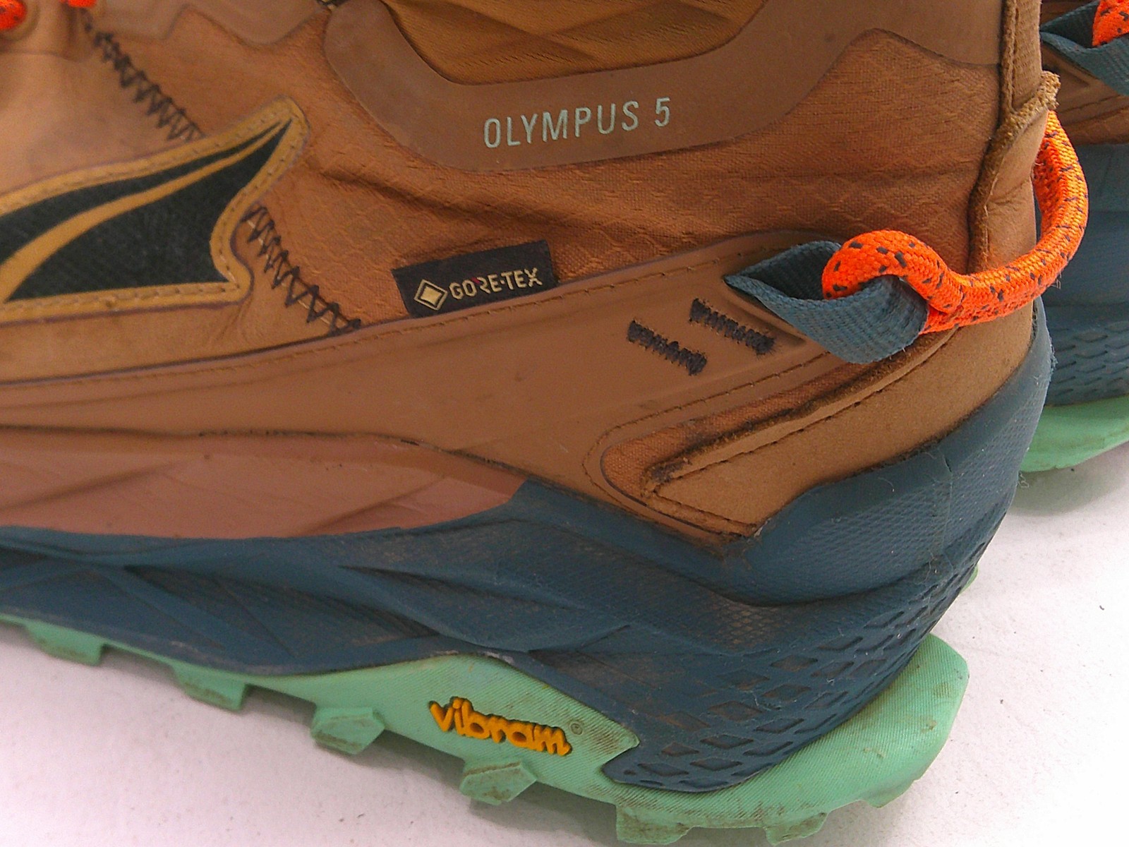 Altra Olympus 5 Gore-Tex Shoes Mens Size 9.5 Brown Mid Top Hiking Trail Sneakers
