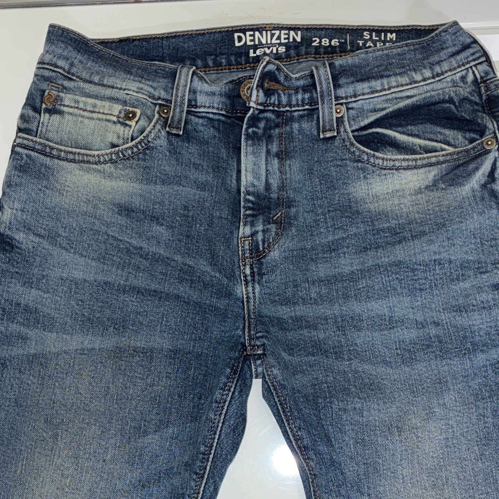 DENIZEN Levi’s Men’s Slim Taper Mid Rise Medium Wash Blue Denim Jeans 28