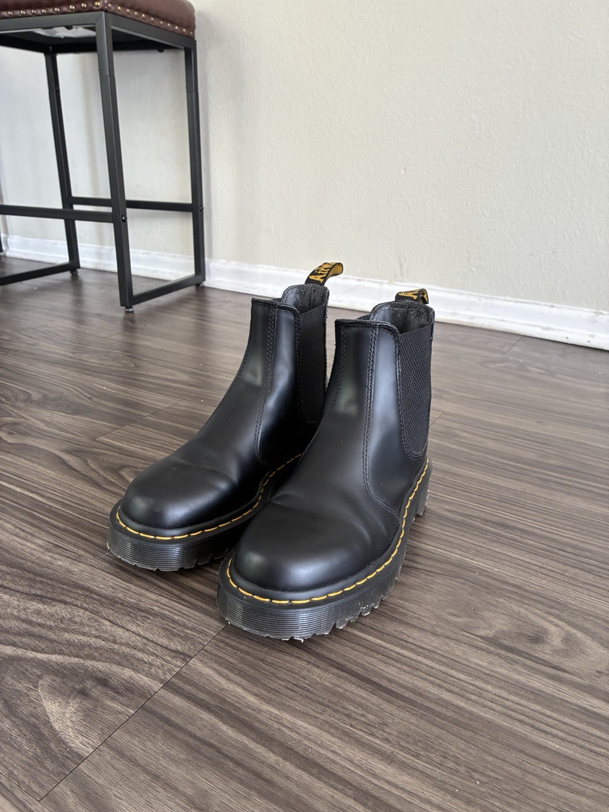 Dr. Martens Men’s Black Leather Chelsea Boots US 7 UK 6 EU 39