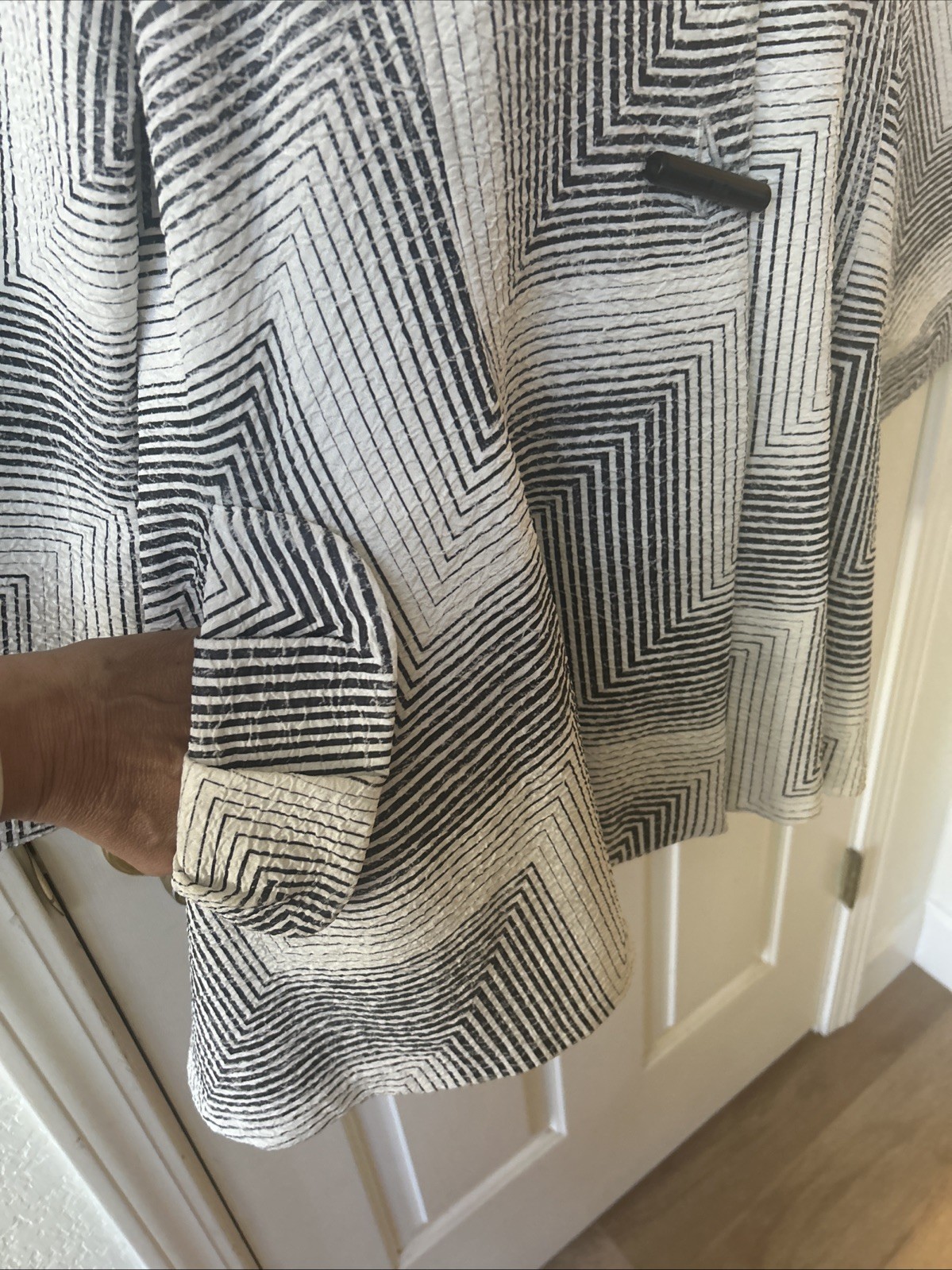Yushi Women’s Black White Geometric Swing Jacket w/Pockets Toggle Buttons Size L