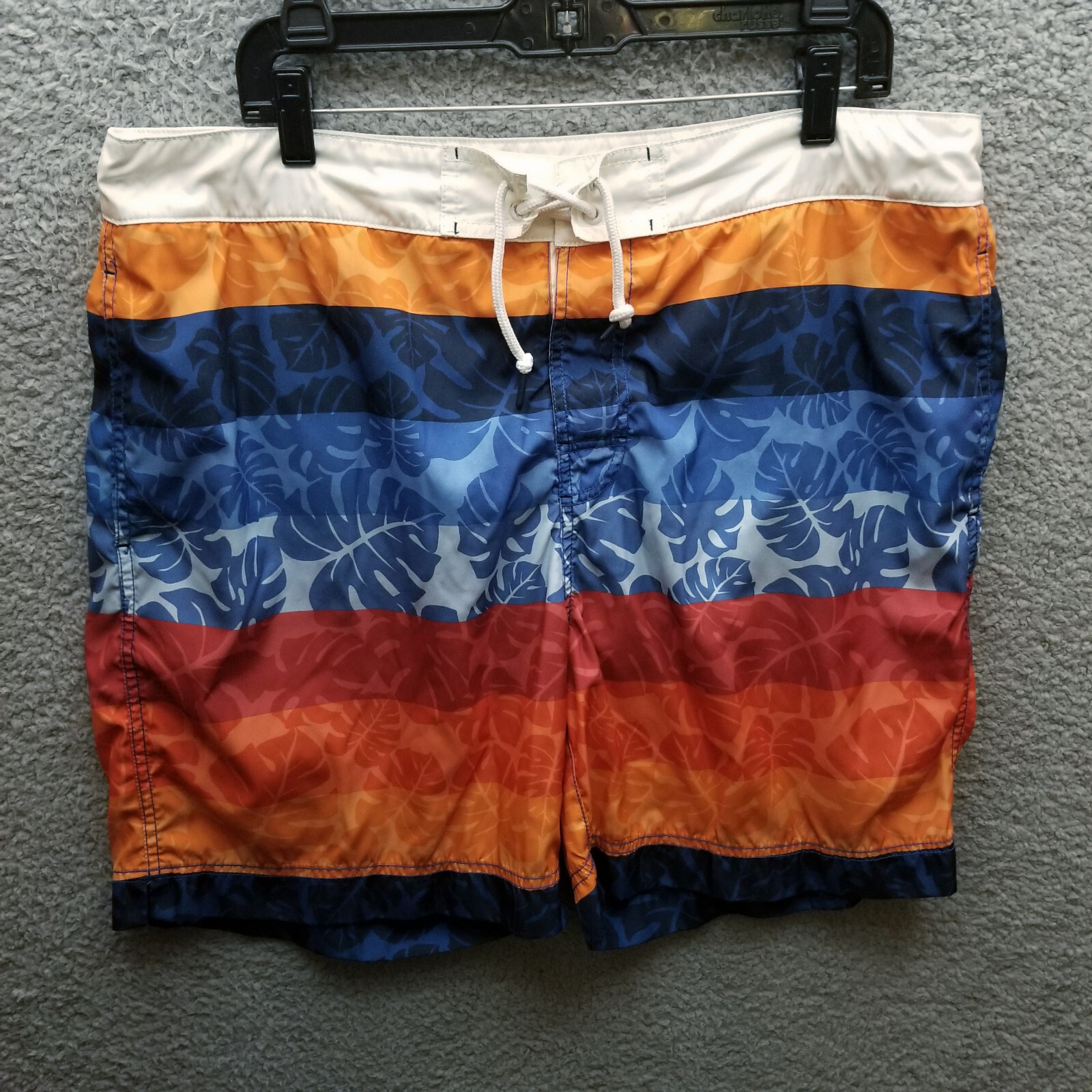 Tommy Hilfiger Men’s XL Floral Multicolor Board Shorts Swimwear 39″ 6.75″ 12.75″