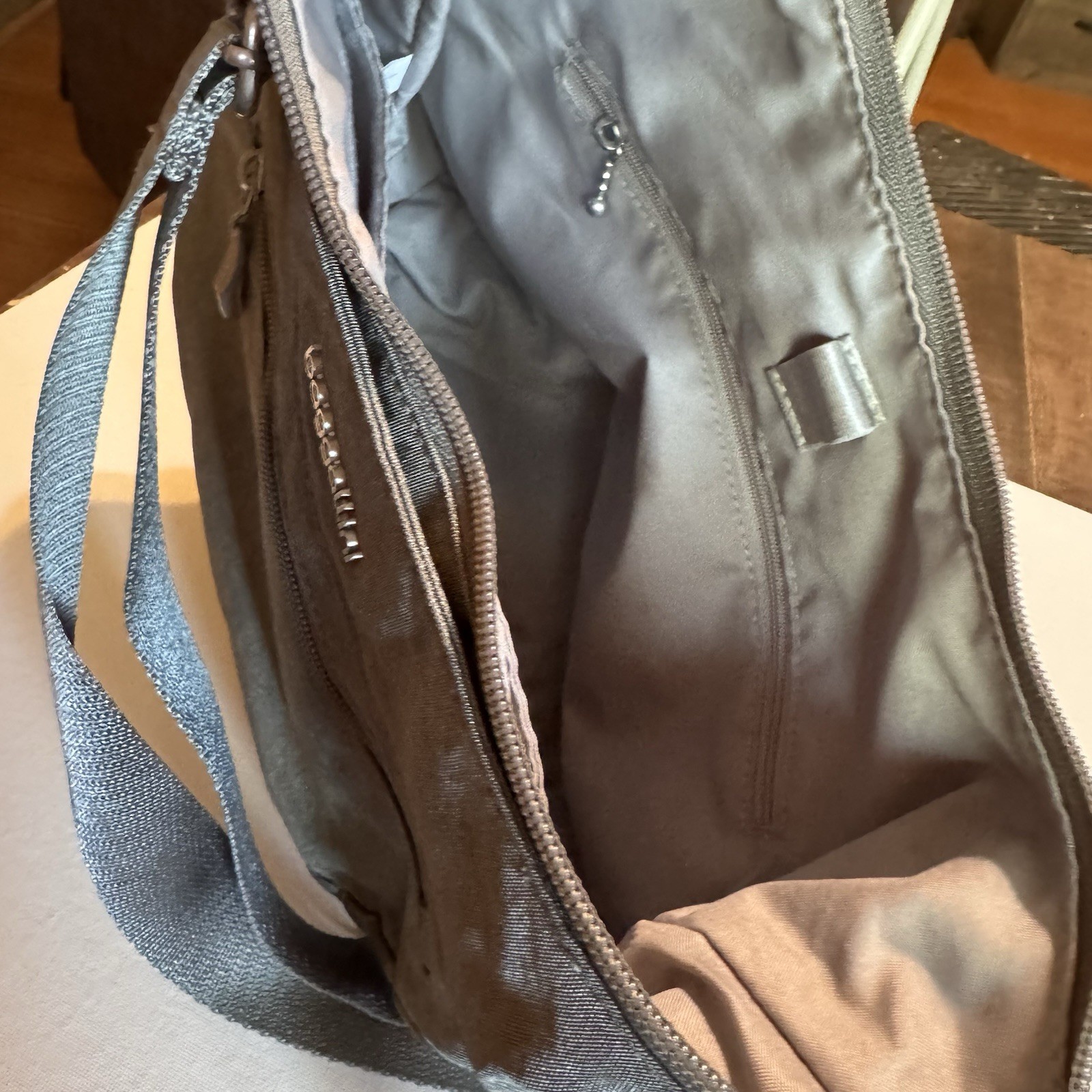 Baggallini Modern Pocket Half Moon Bag Crossbody Adjustable Strap Travel Nylon