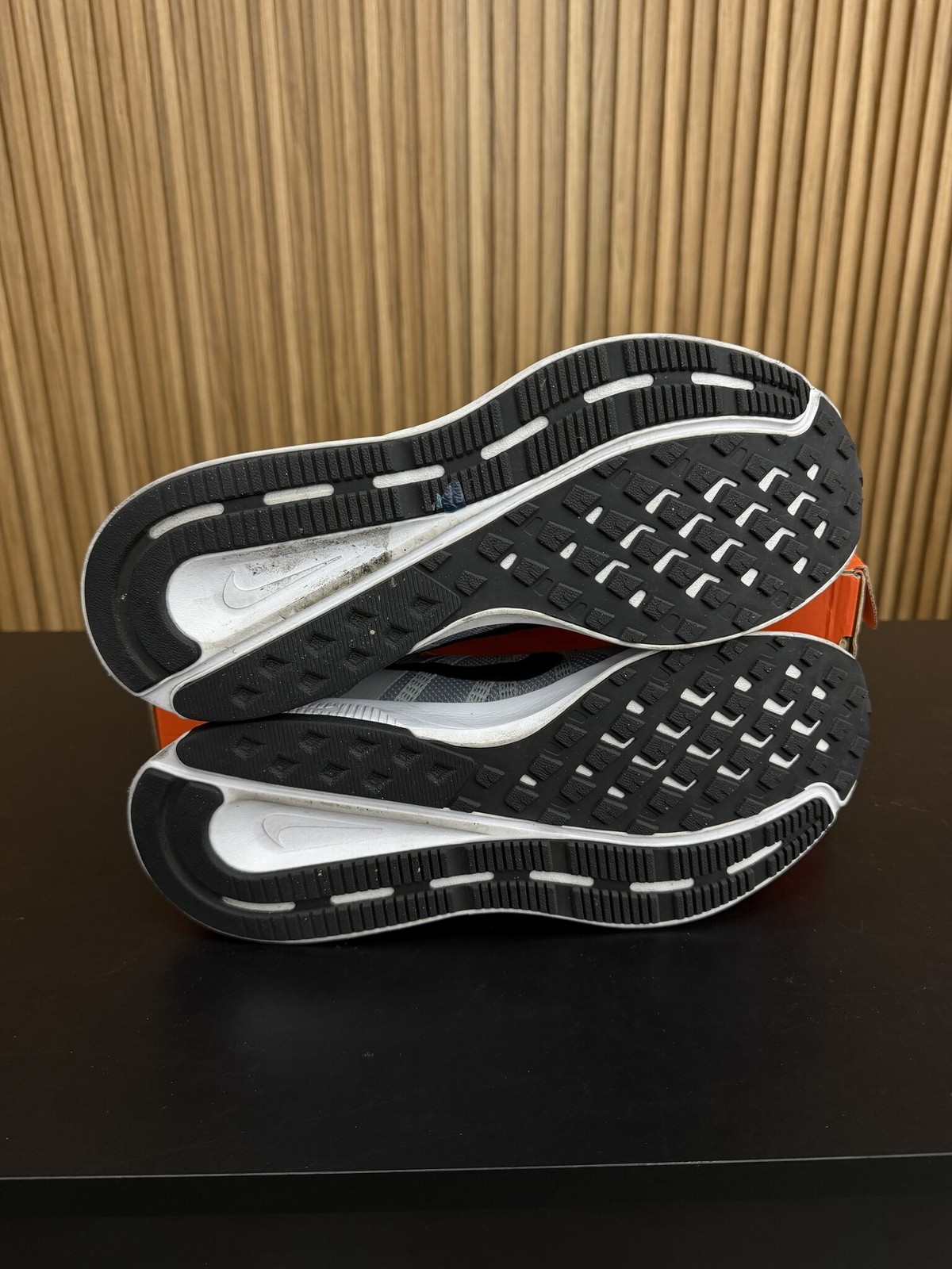 Nike Run Swift 2 Particle Grey Black White Size 13, PREOWNED-R