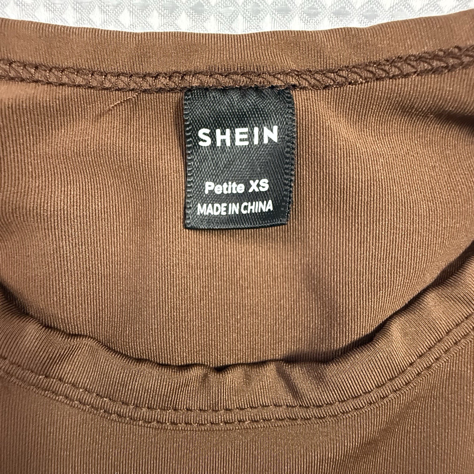 SHEIN BROWN SHORT SLEEVE CROP TOP, SIZE PETITE XS, CHEST 26 IN, LENGTH 13.5 IN
